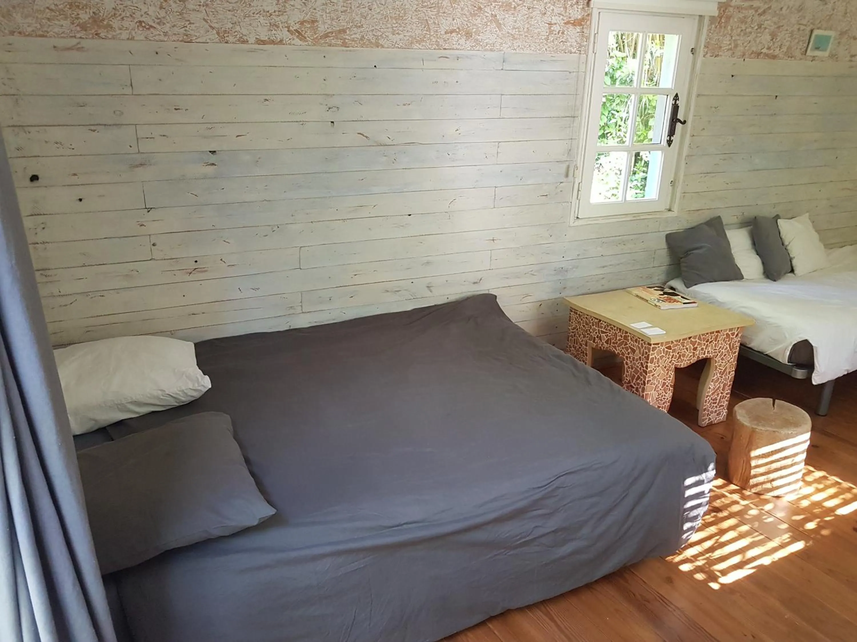 Photo of the whole room in Maison d'Hôtes Le Calme