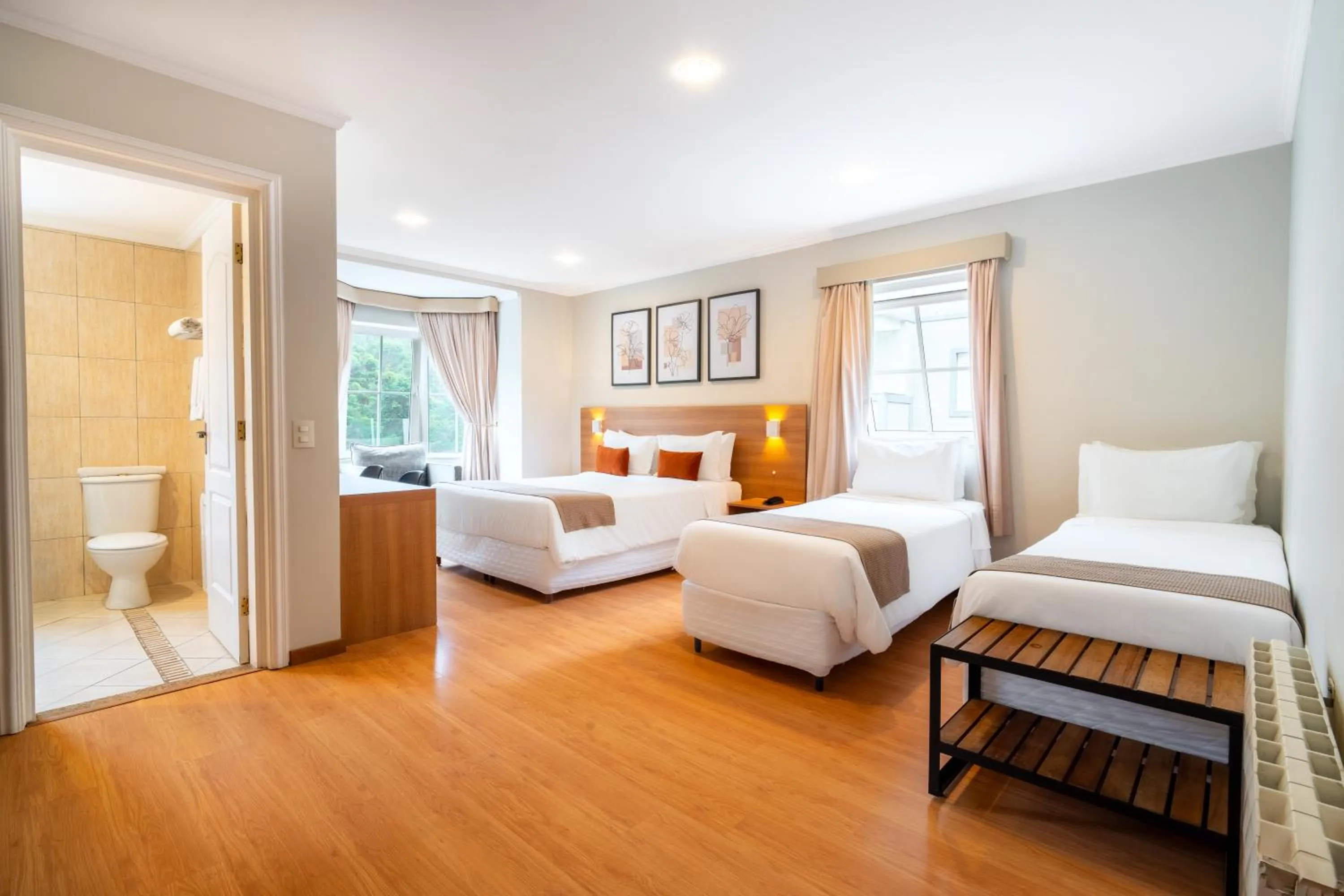 Toilet, Bed in Pousada Grandchamp - Campos do Jordao