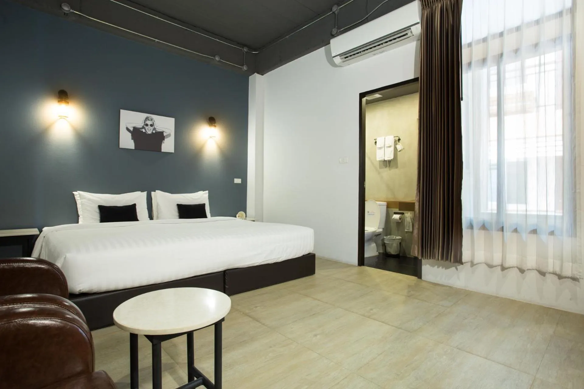 Photo of the whole room, Bed in The Rodman Hotel