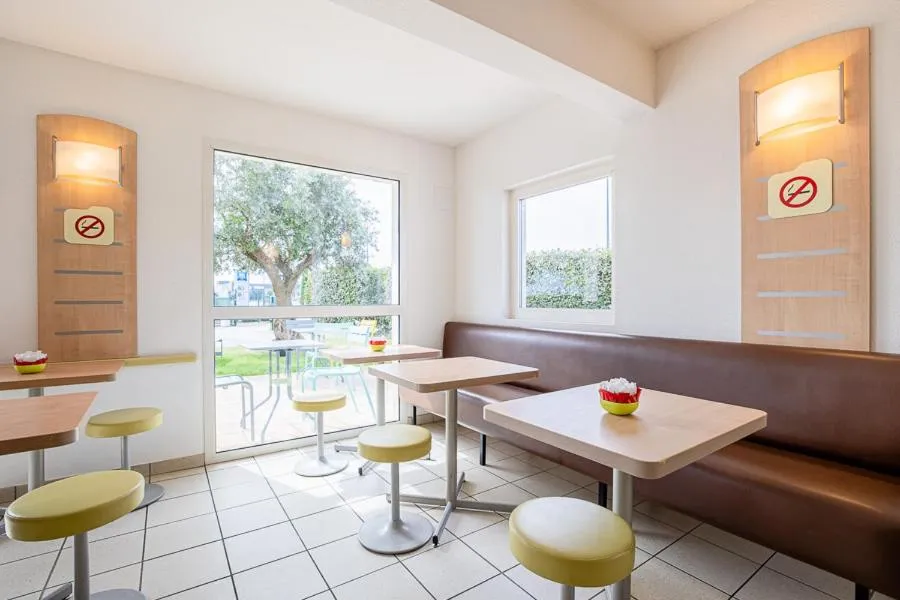 Breakfast in ibis budget Carcassonne Aéroport - A61