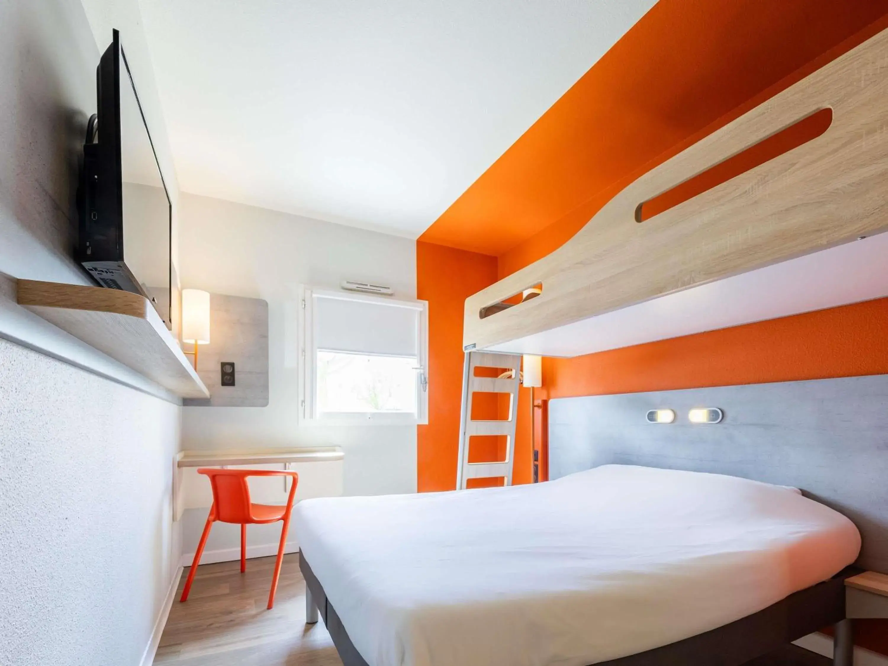 Bedroom, Bed in ibis budget Carcassonne Aéroport - A61 Bedroom, Bed in ibis budget Carcassonne Aéroport - A61