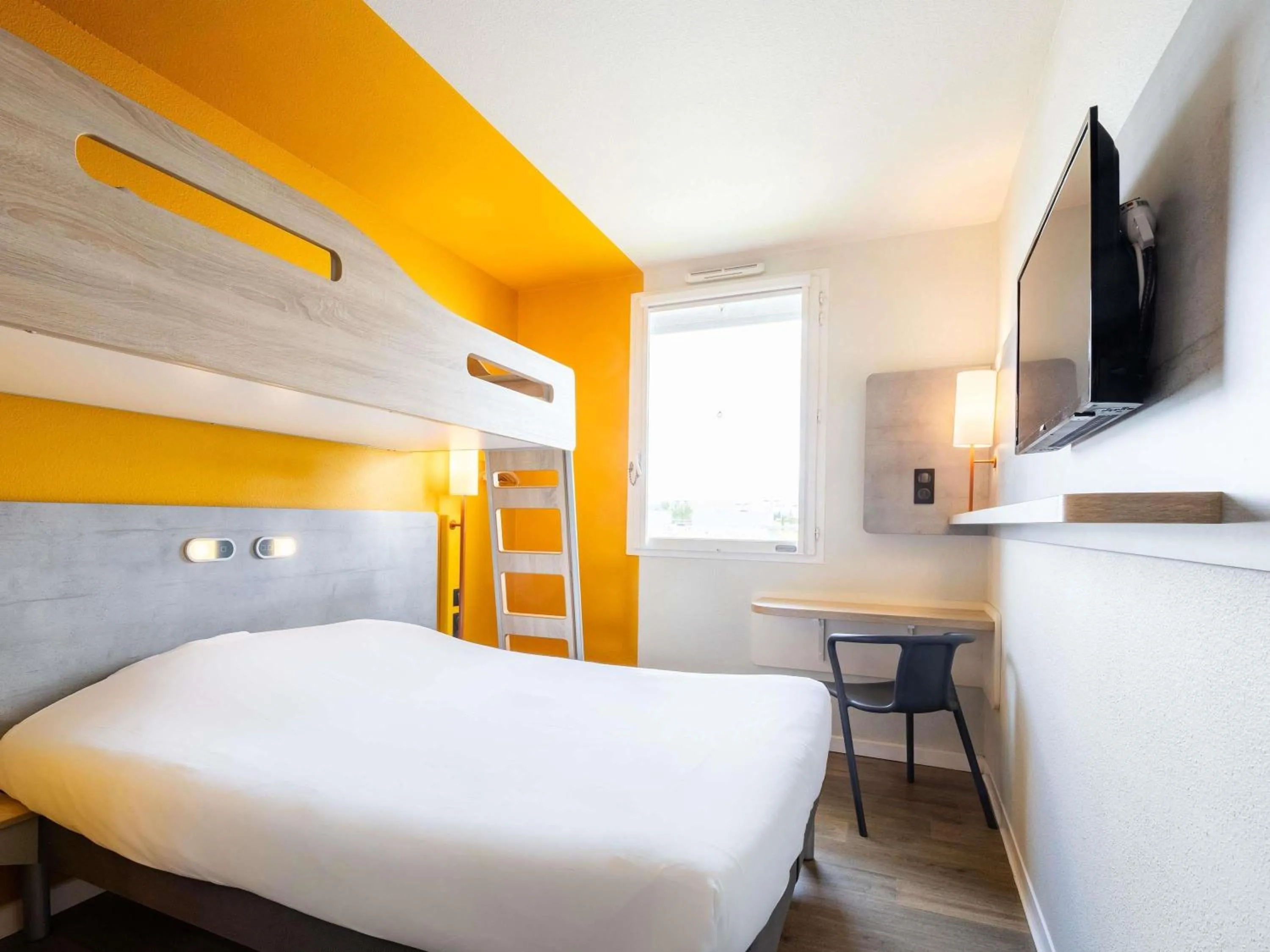 Bedroom, Bed in ibis budget Carcassonne Aéroport - A61