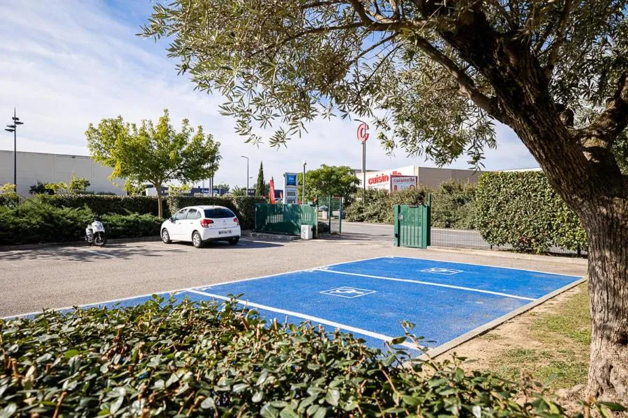 Parking in ibis budget Carcassonne Aéroport - A61