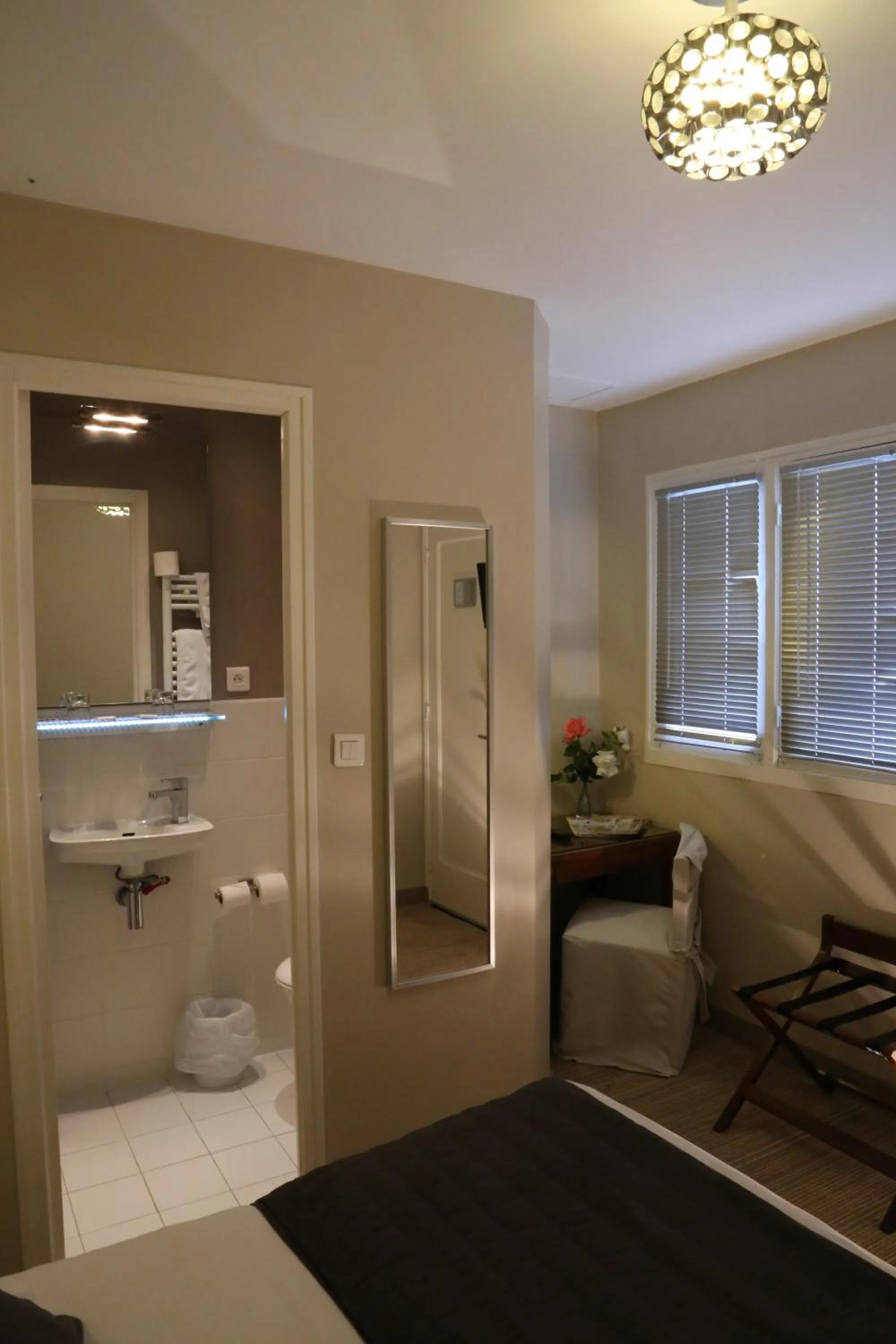 Bedroom in Hôtel Moderna