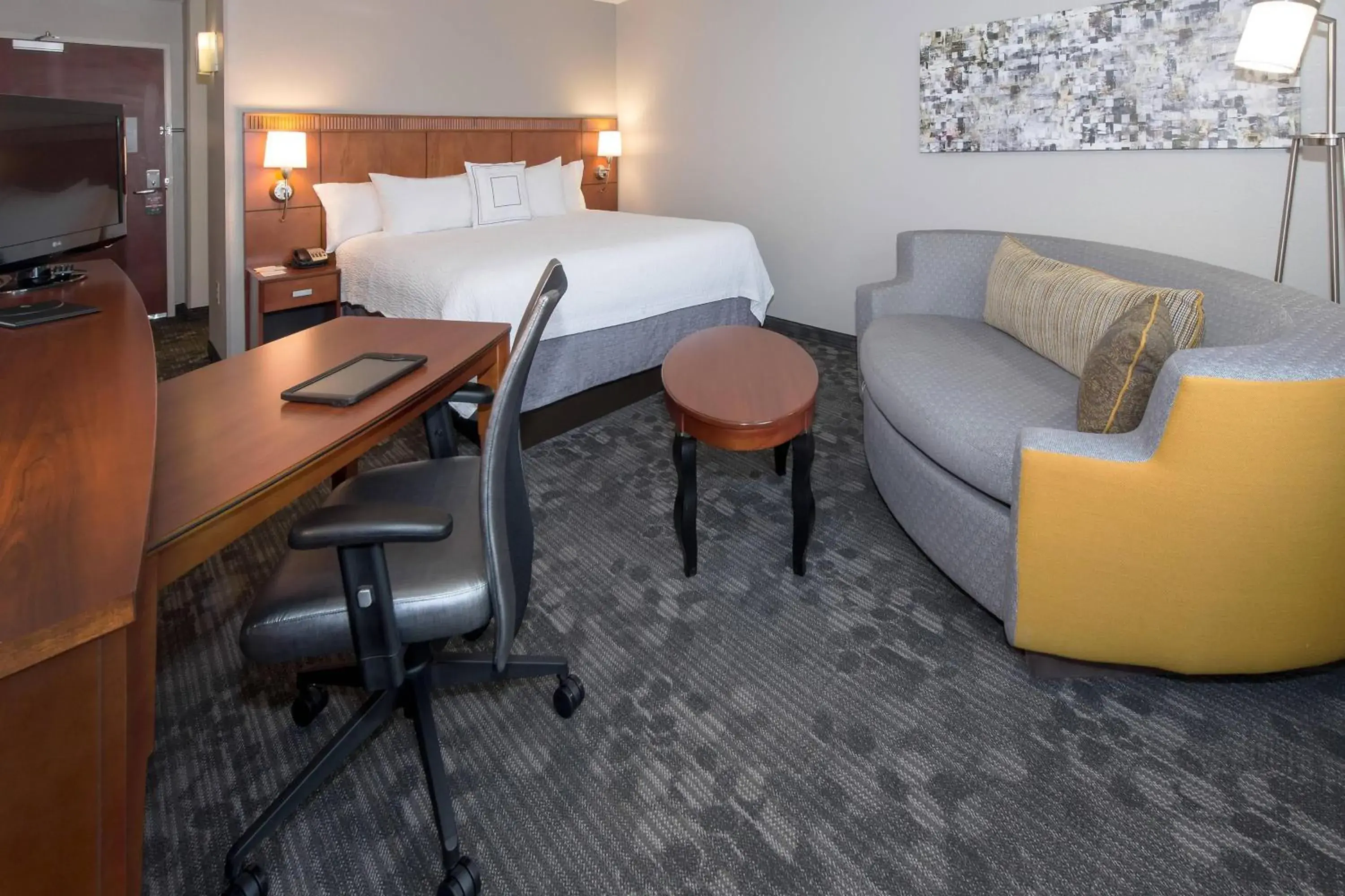 King Room with Sofa Bed in Courtyard by Marriott Albany King Room with Sofa Bed in Courtyard by Marriott Albany