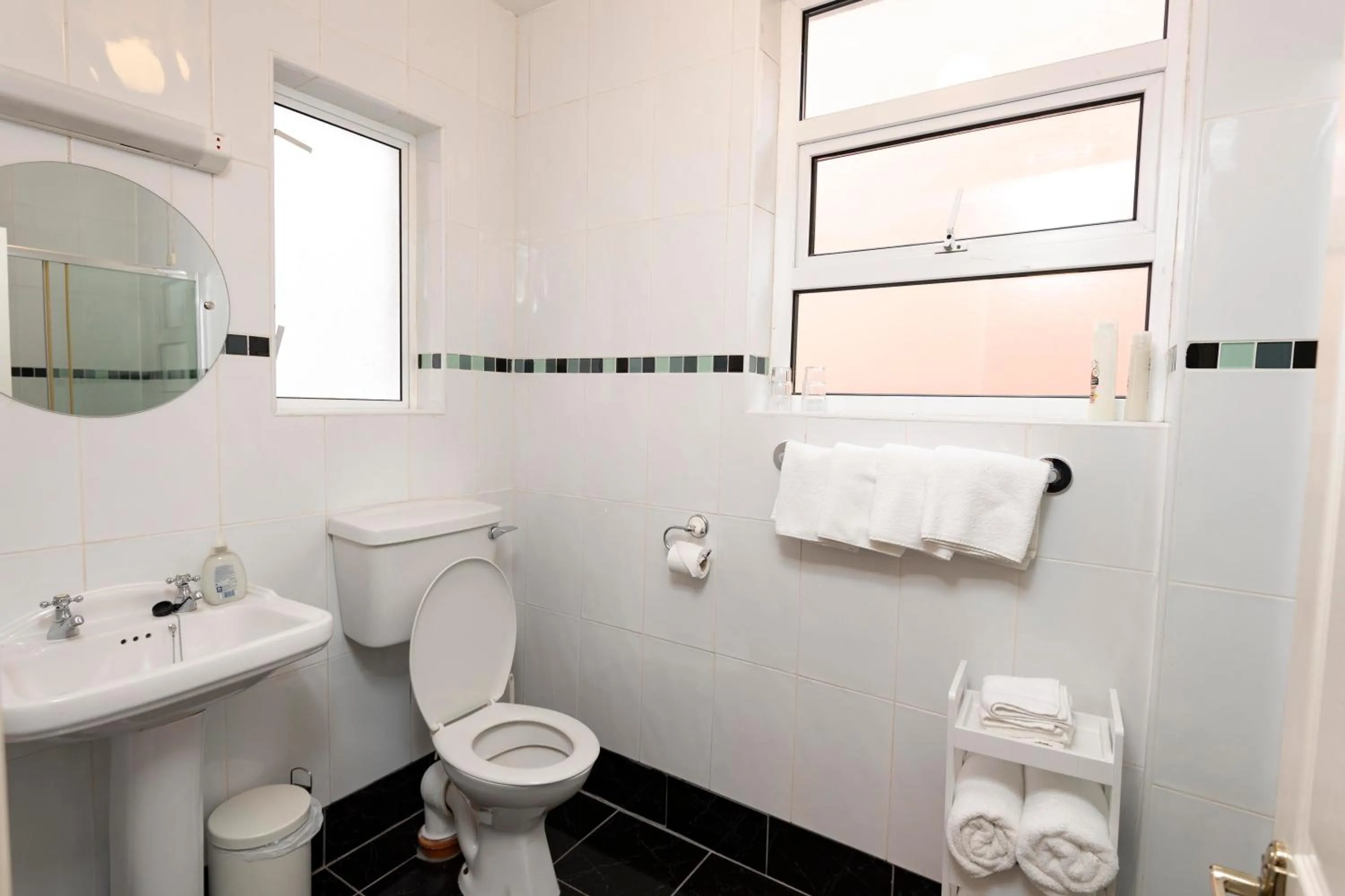 Shower in Murphys Farmhouse B&B