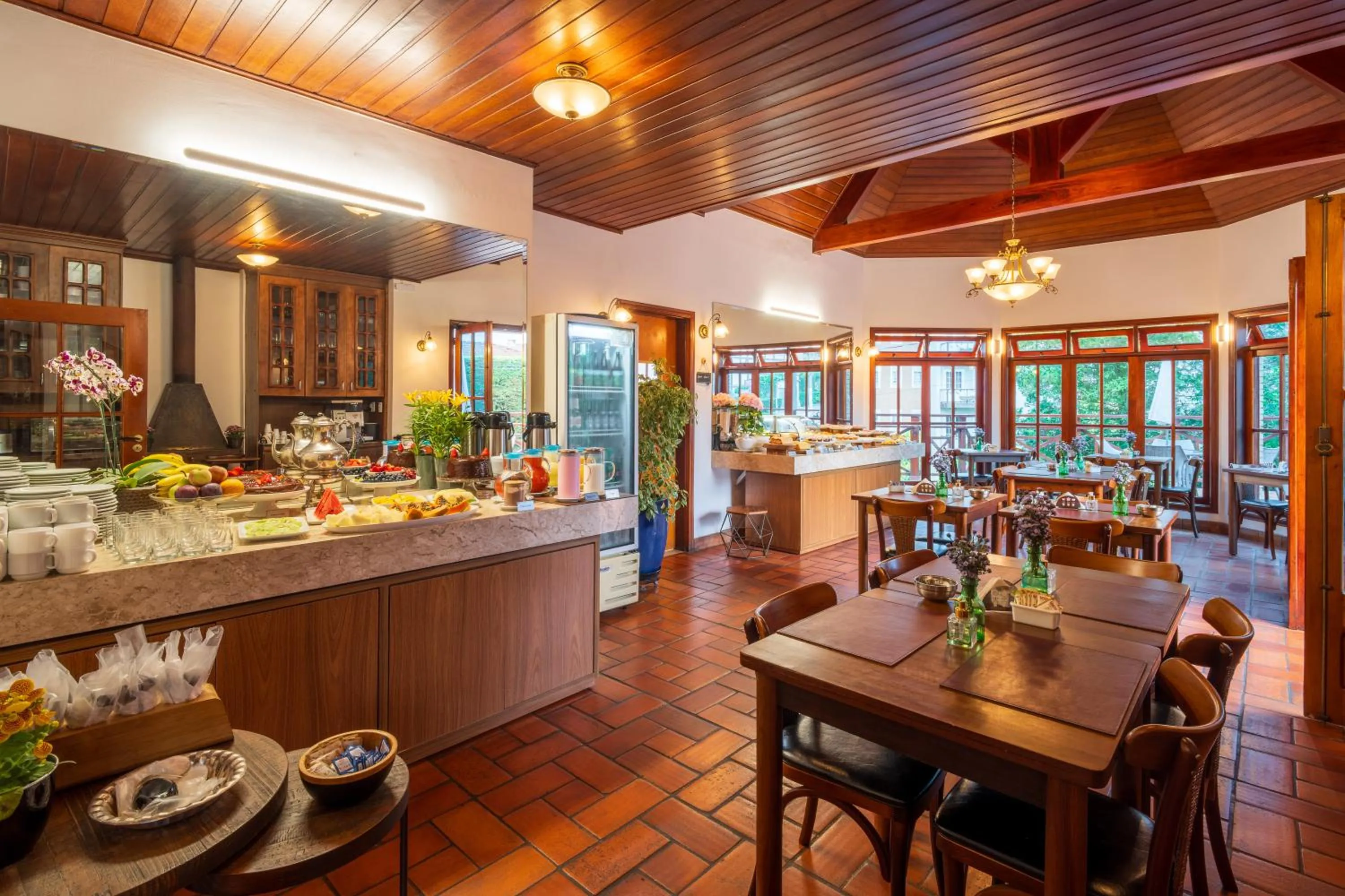 Dining area in Pousada Campos de Provence Campos do Jordão