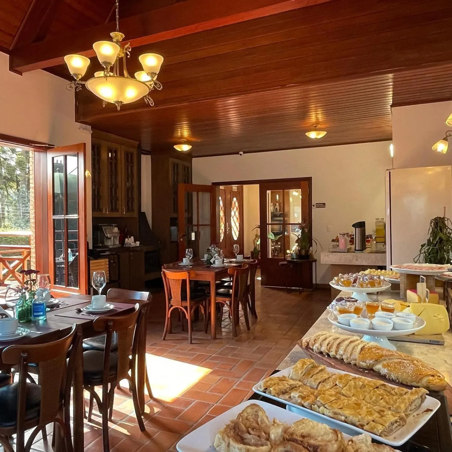 Dining area in Pousada Campos de Provence Campos do Jordão