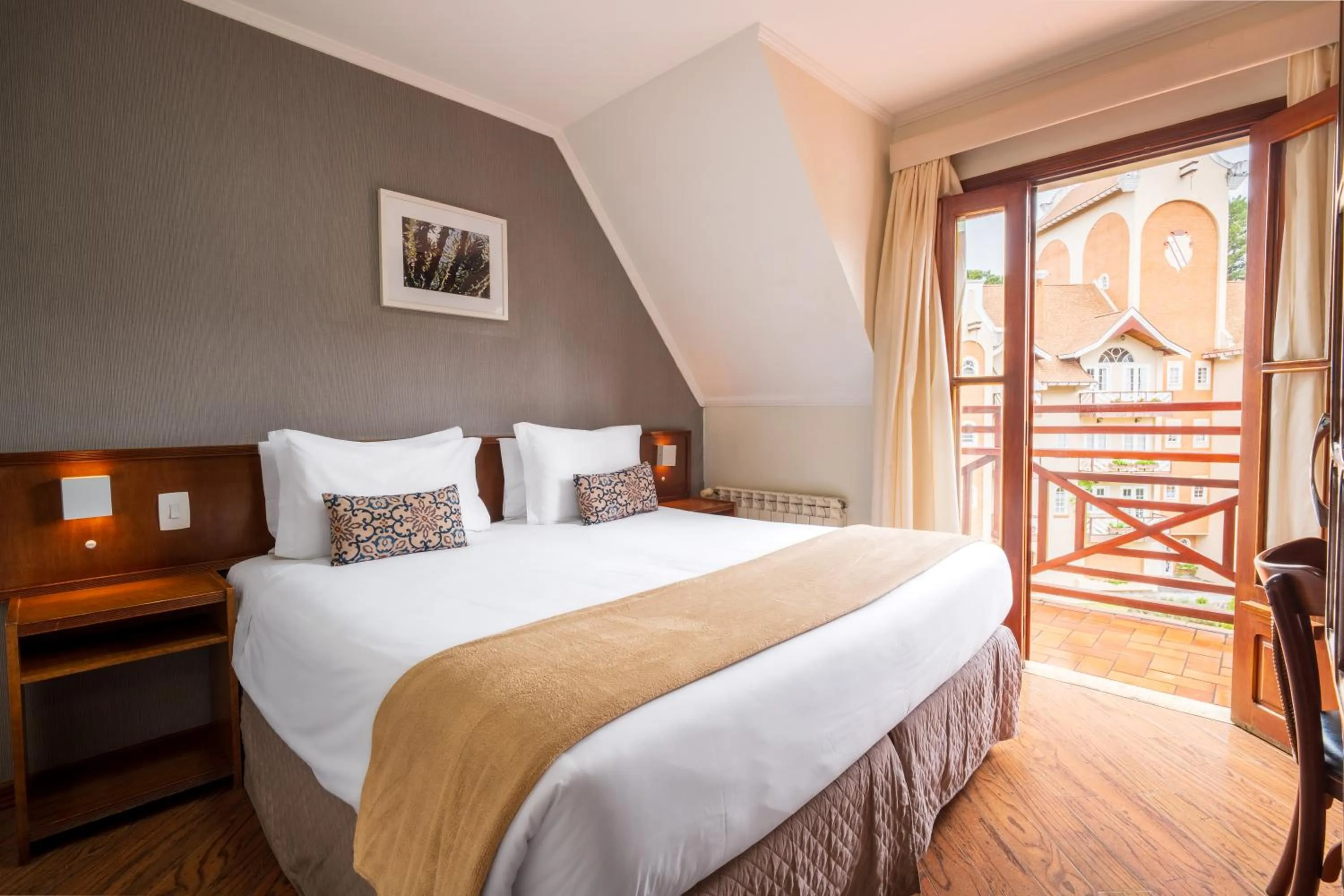 Deluxe Double Room with Balcony in Pousada Campos de Provence Campos do Jordão