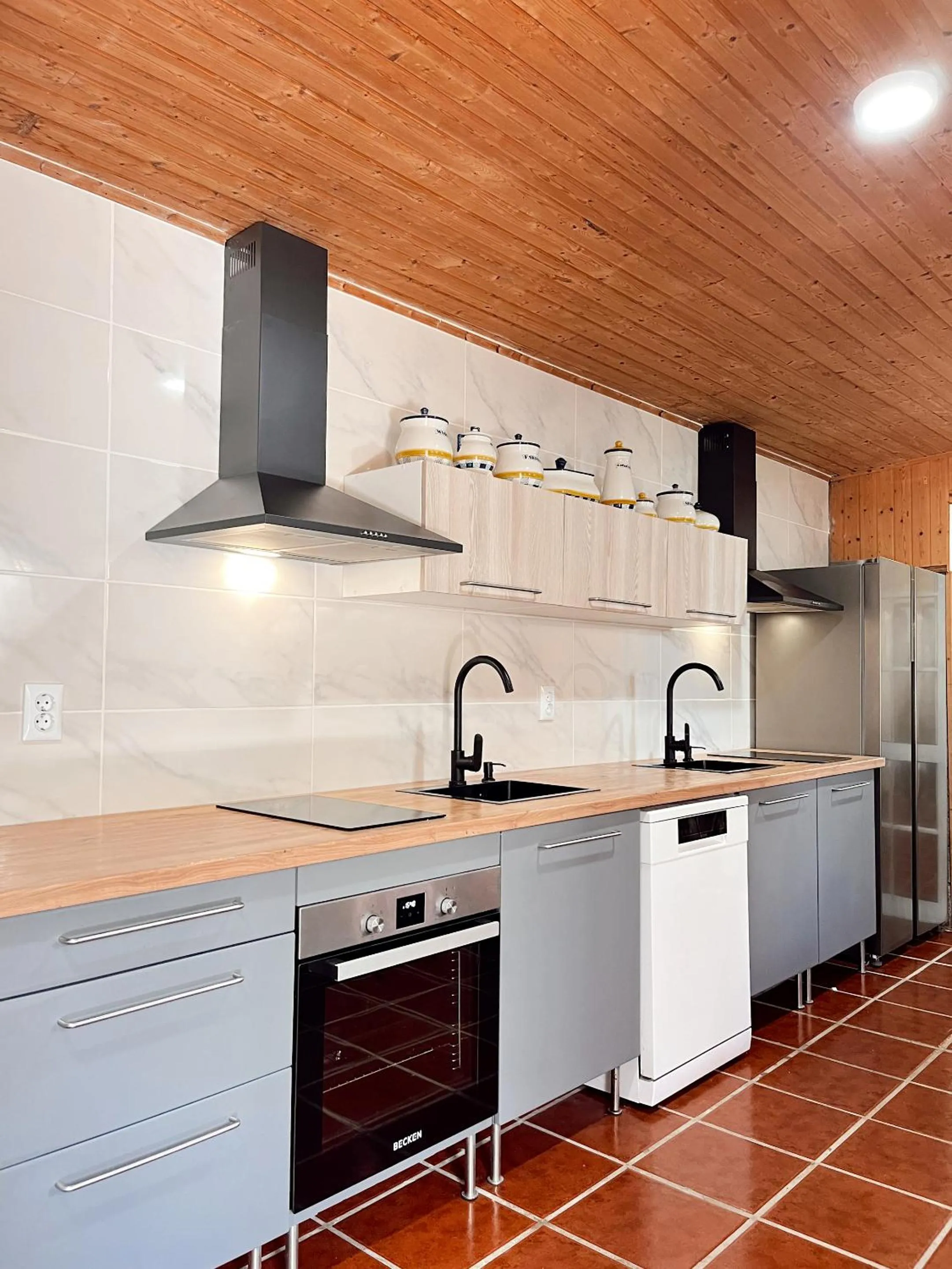 Kitchen or kitchenette in Gardens Guest House