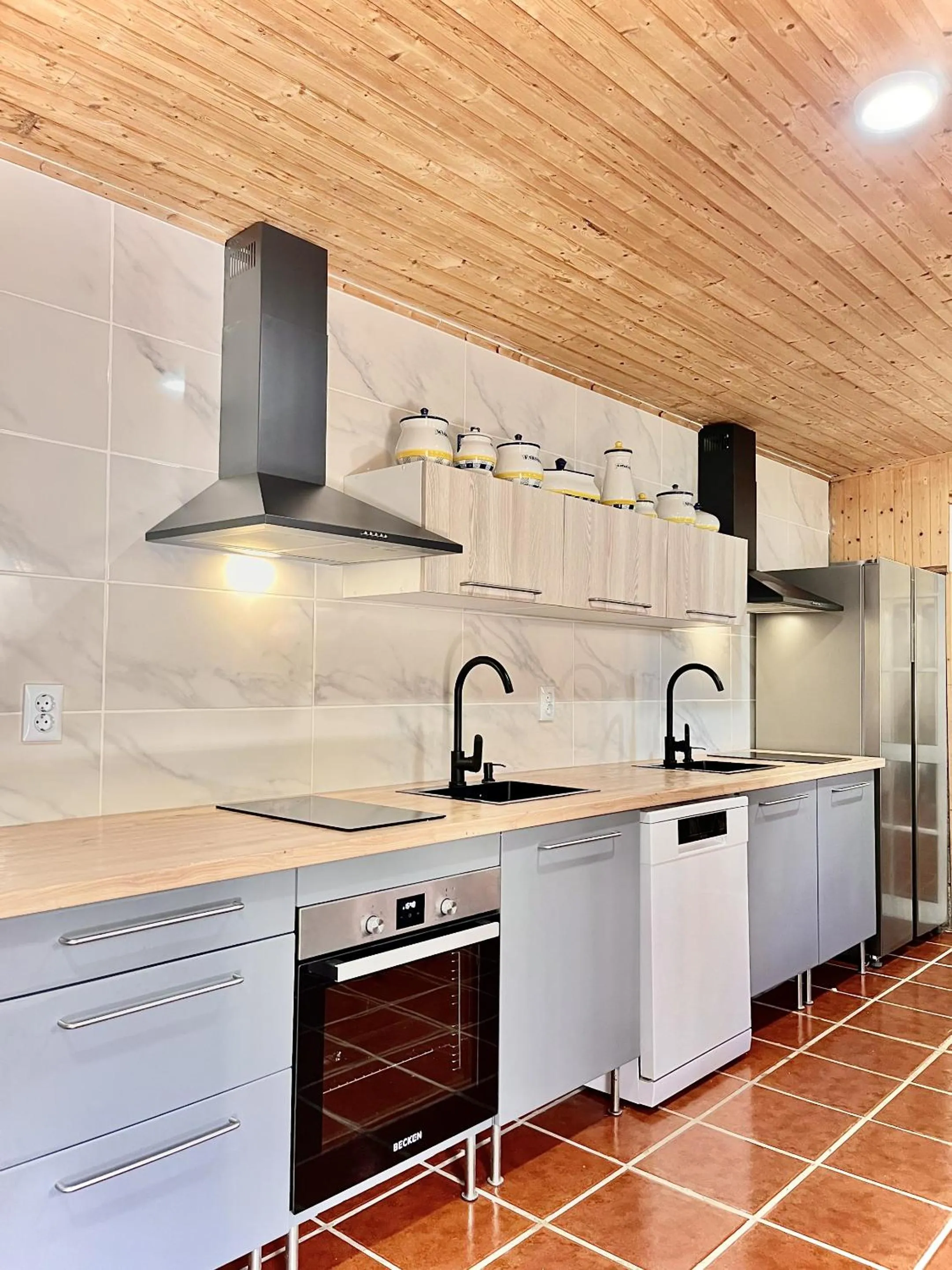 Kitchen or kitchenette in Gardens Guest House