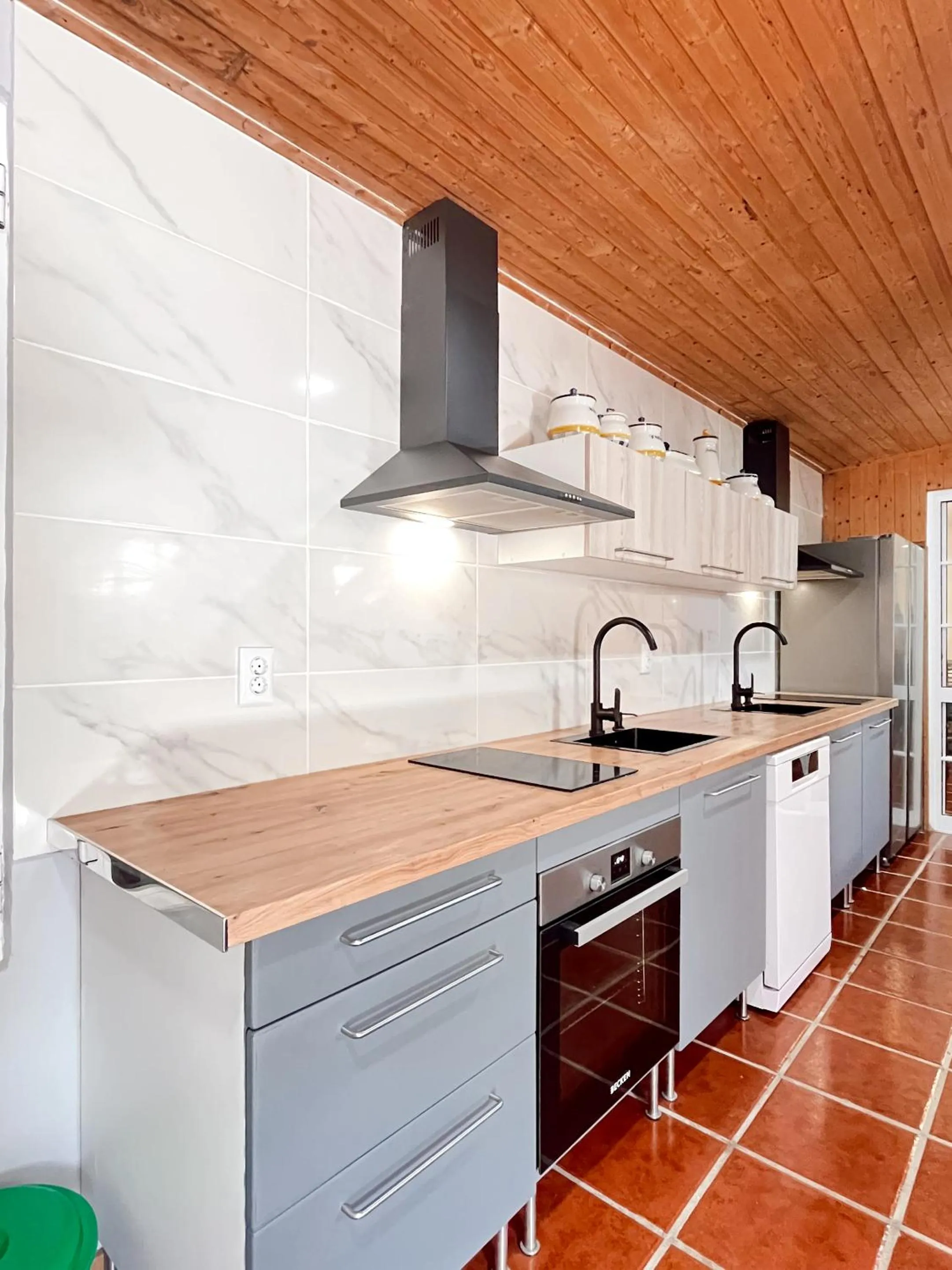 Kitchen or kitchenette in Gardens Guest House