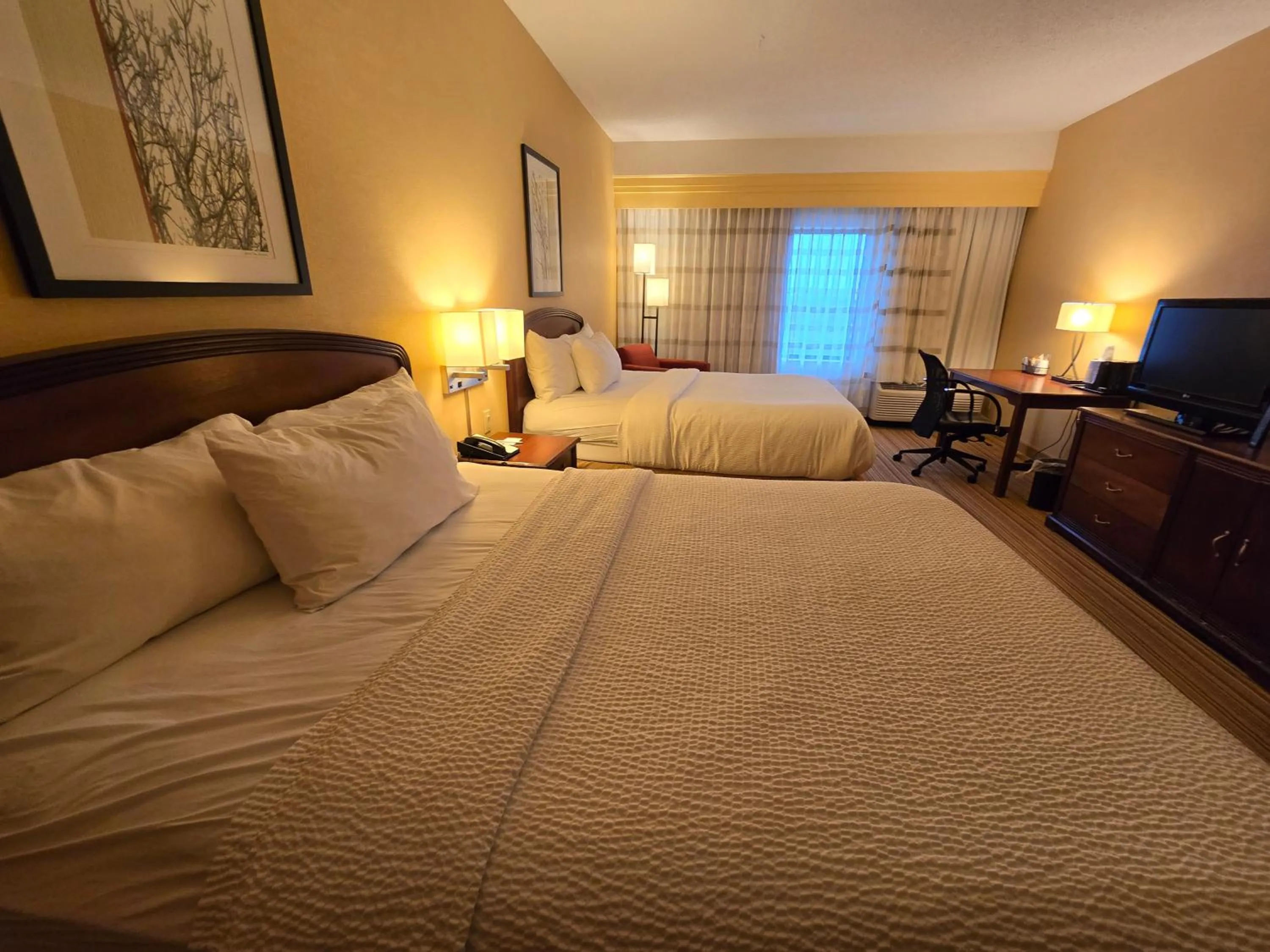 Bedroom, Bed in Courtyard Altoona