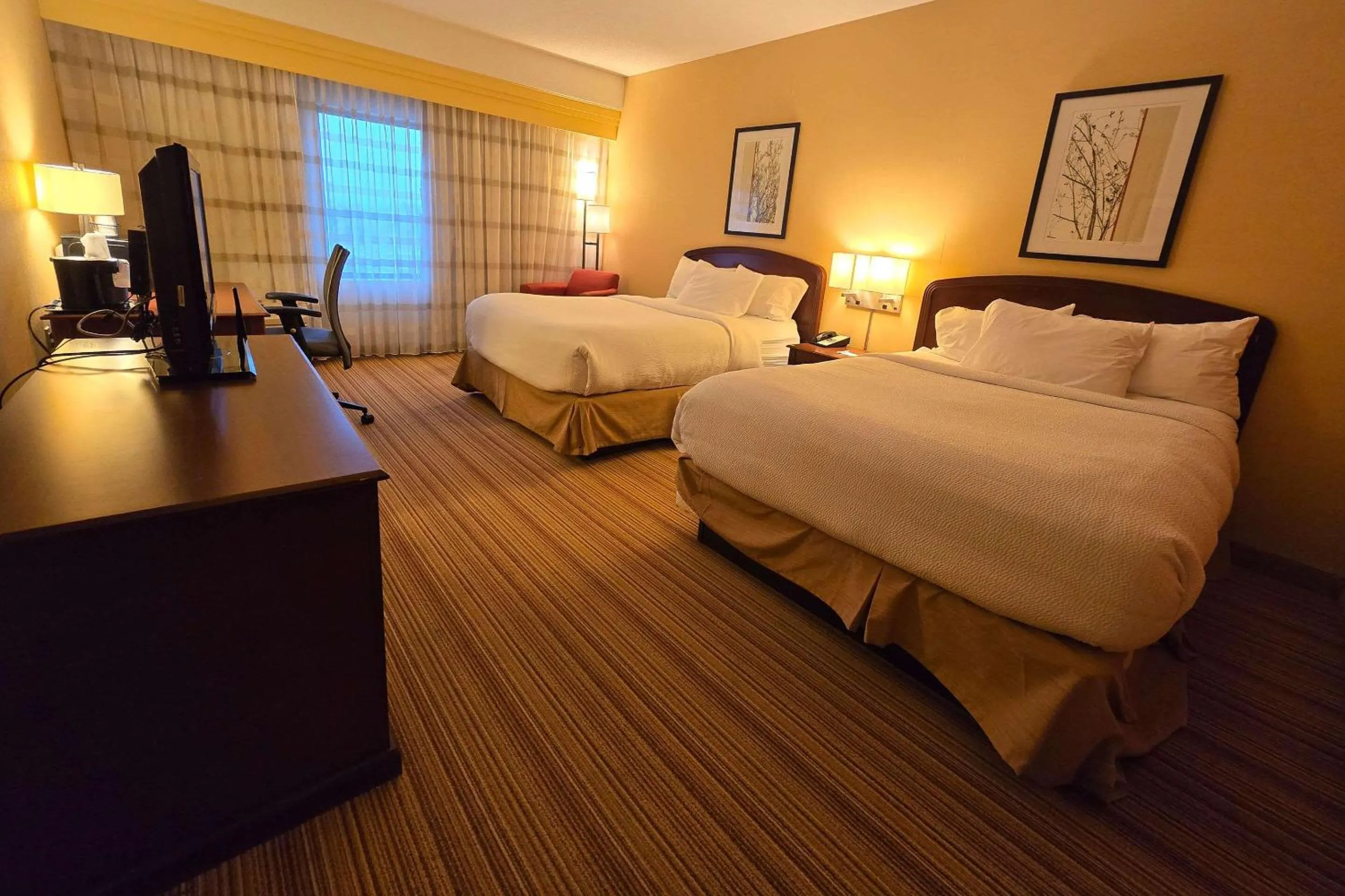 Bedroom, Bed in Courtyard Altoona