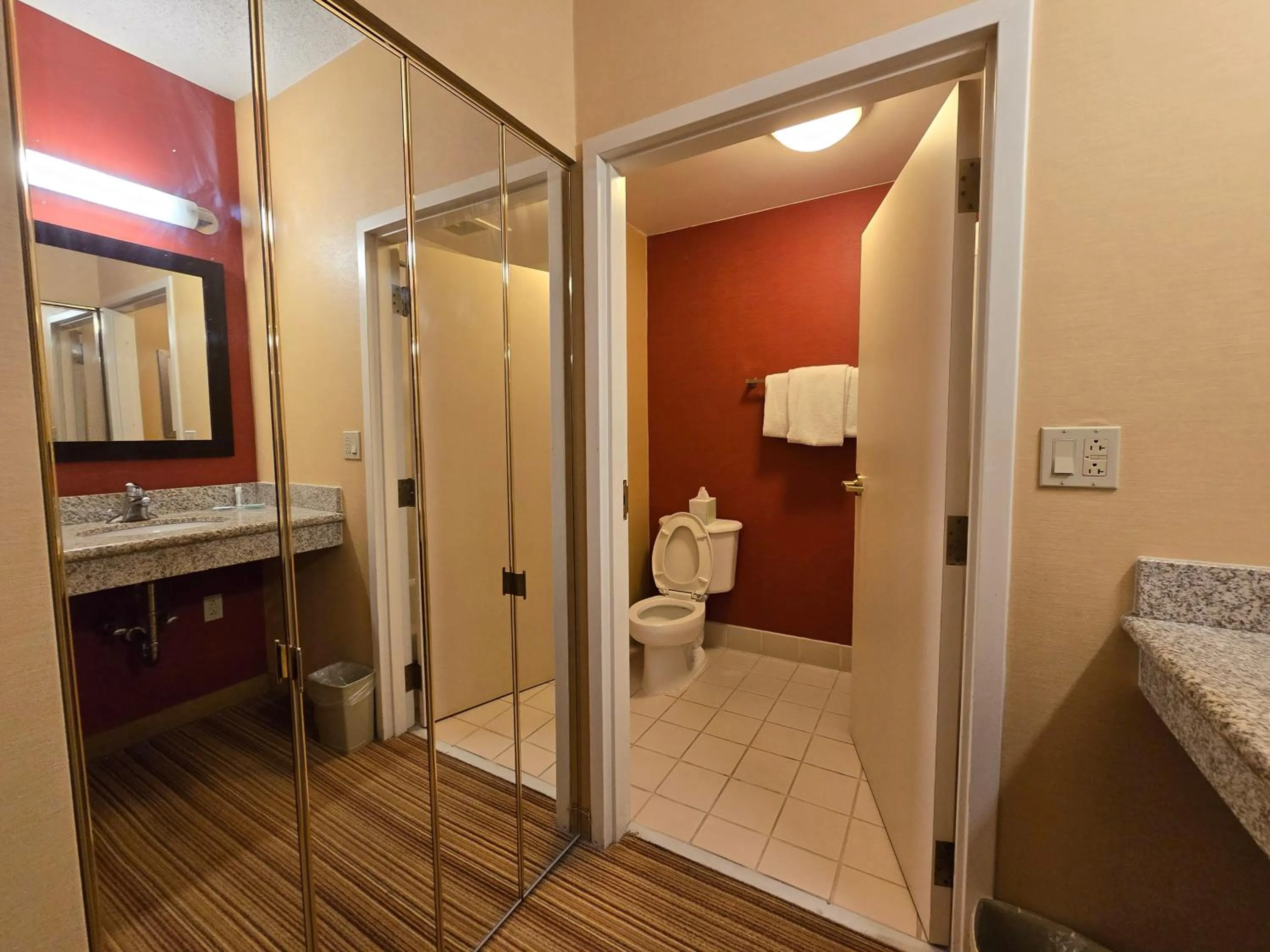 Bathroom in Courtyard Altoona