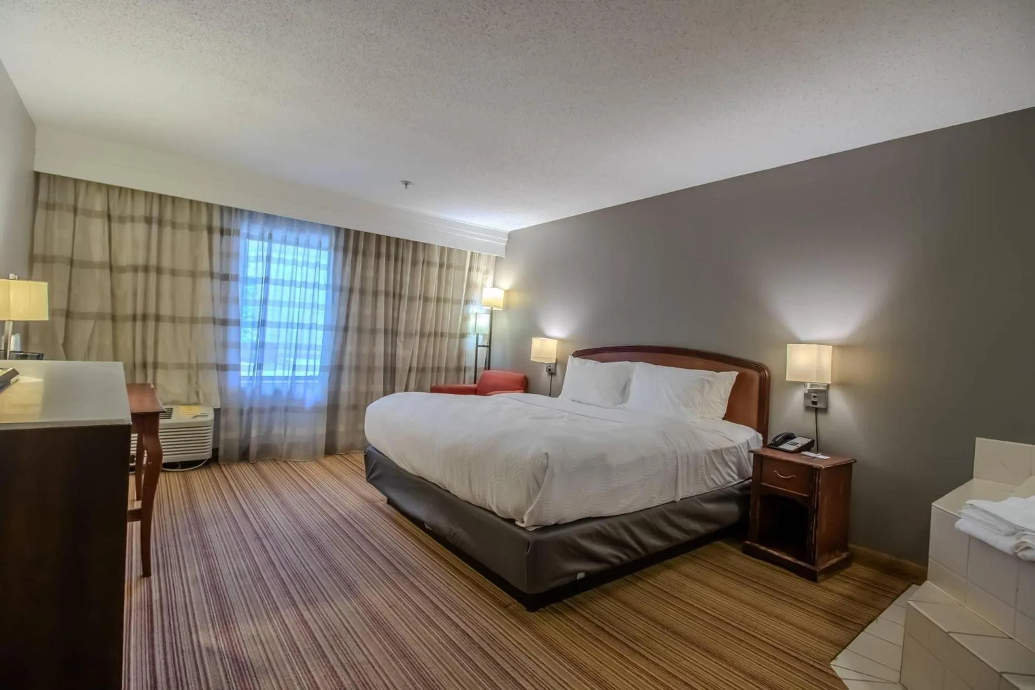 Bedroom, Bed in Country Inn & Suites by Radisson, Convention Center