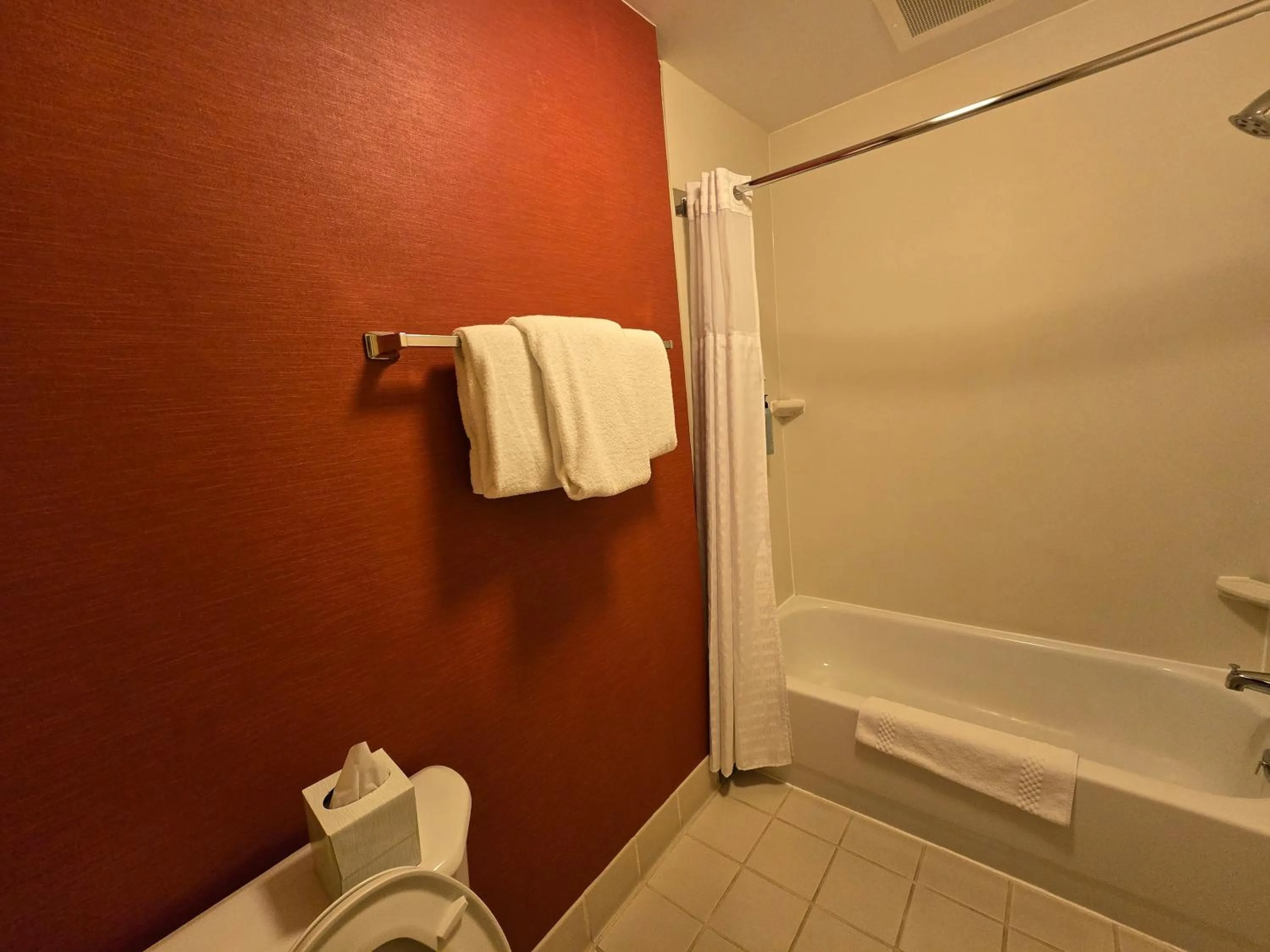 Bathroom in Courtyard Altoona