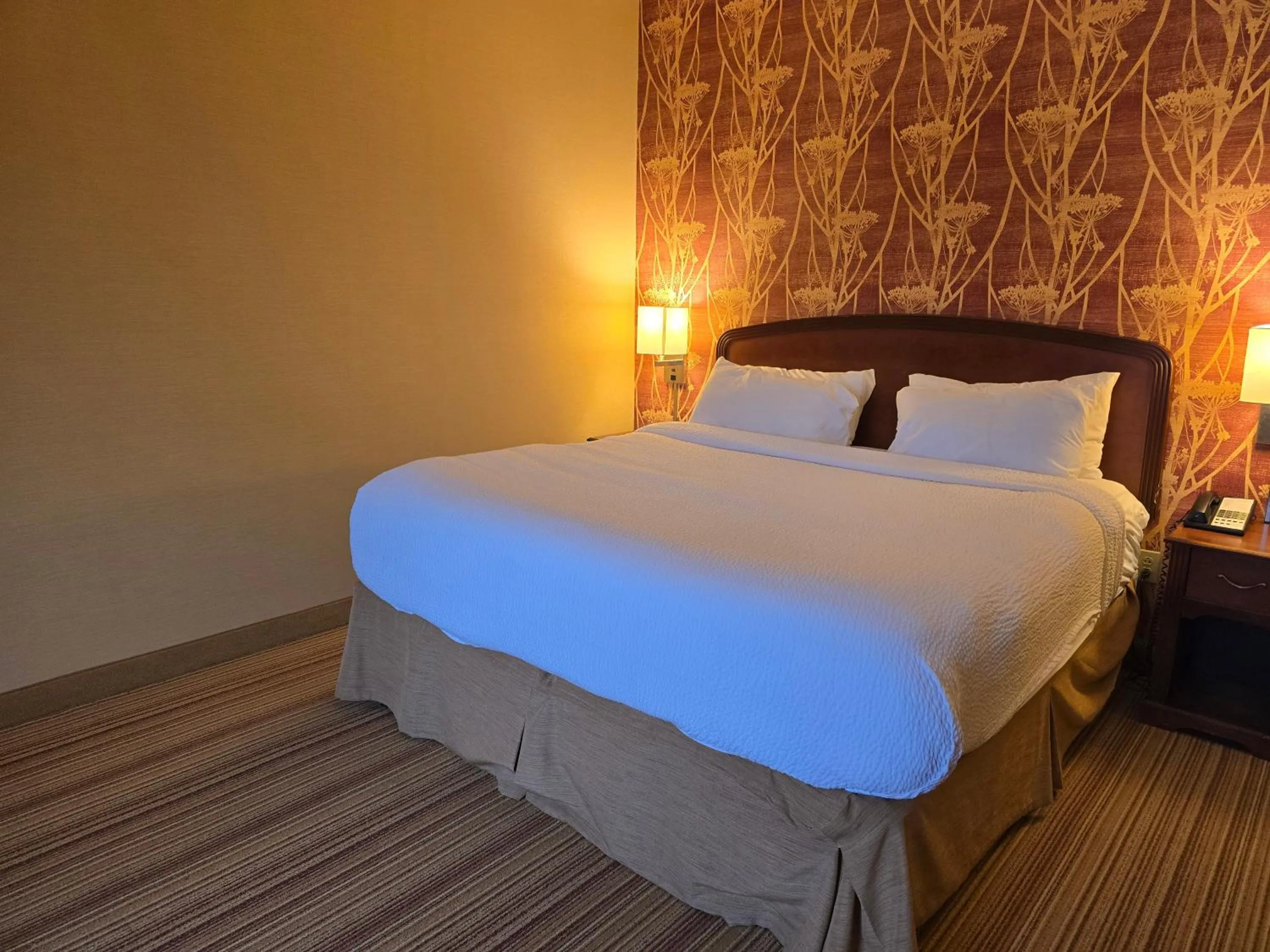 Bedroom, Bed in Courtyard Altoona