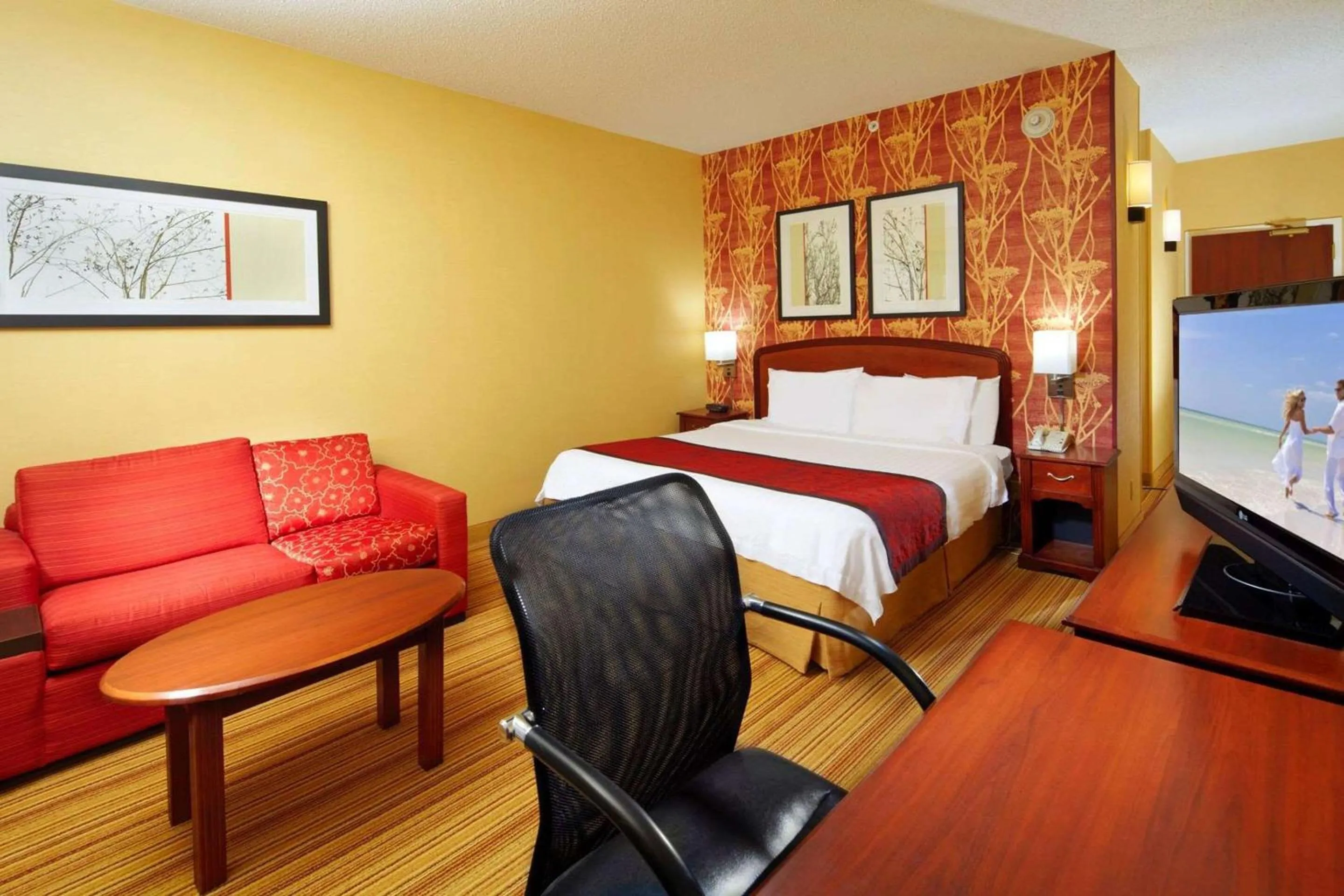 Bedroom, Bed in Courtyard Altoona