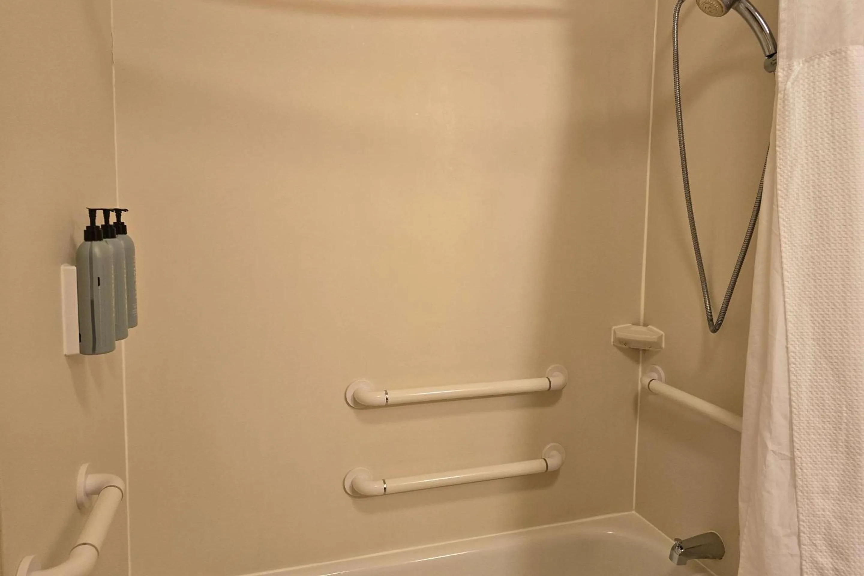 Bedroom in Courtyard Altoona