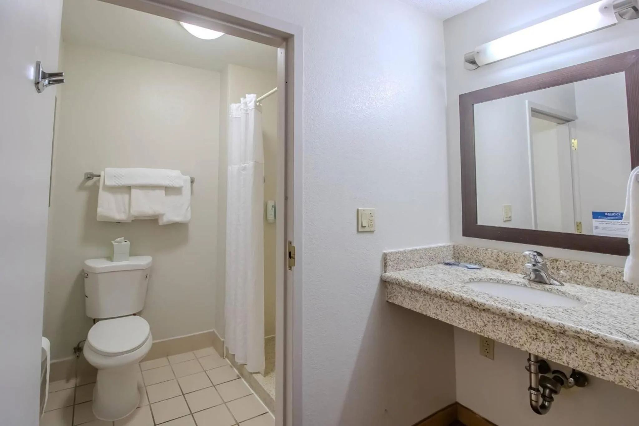 Bedroom in Country Inn & Suites by Radisson, Convention Center