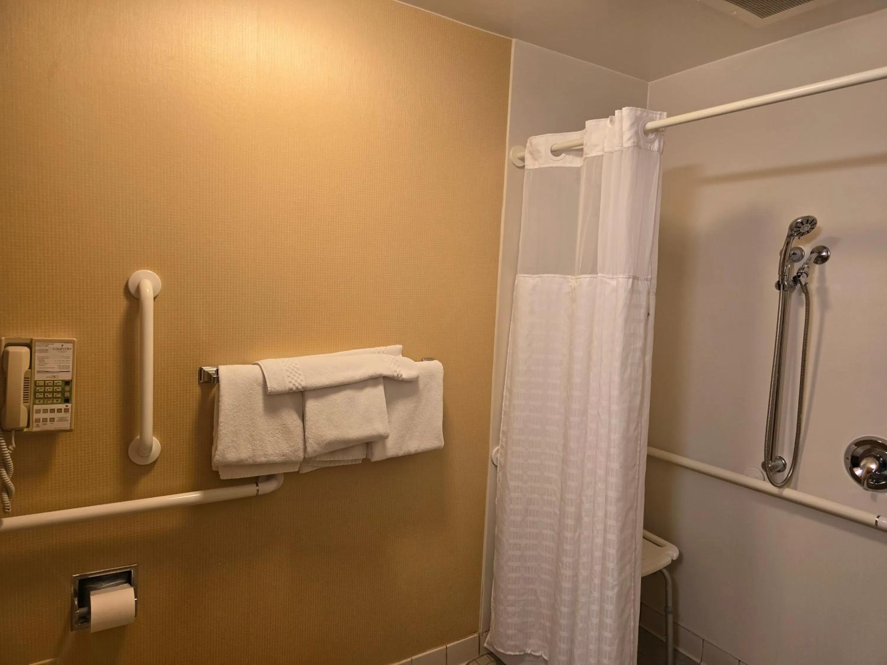 Bathroom in Courtyard Altoona