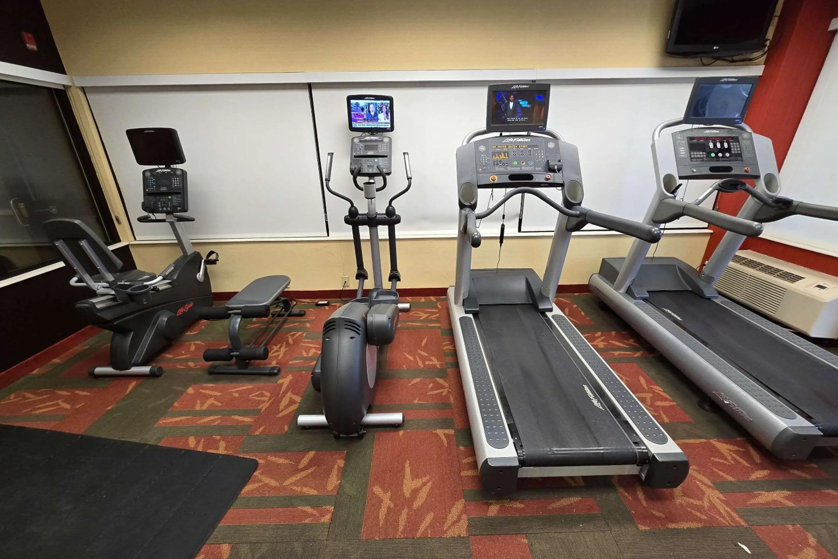 Fitness centre/facilities in Courtyard Altoona
