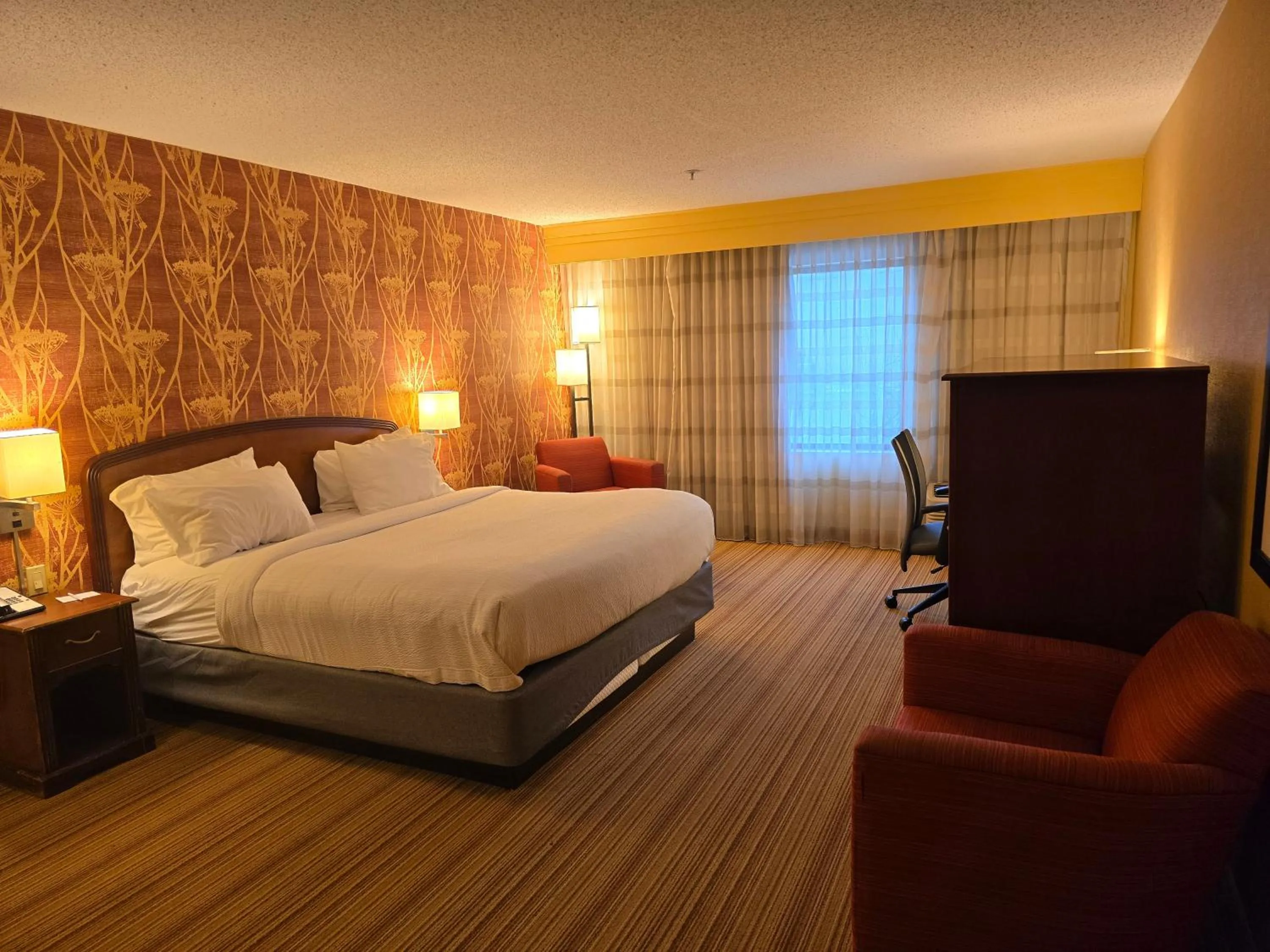 Bedroom, Bed in Courtyard Altoona