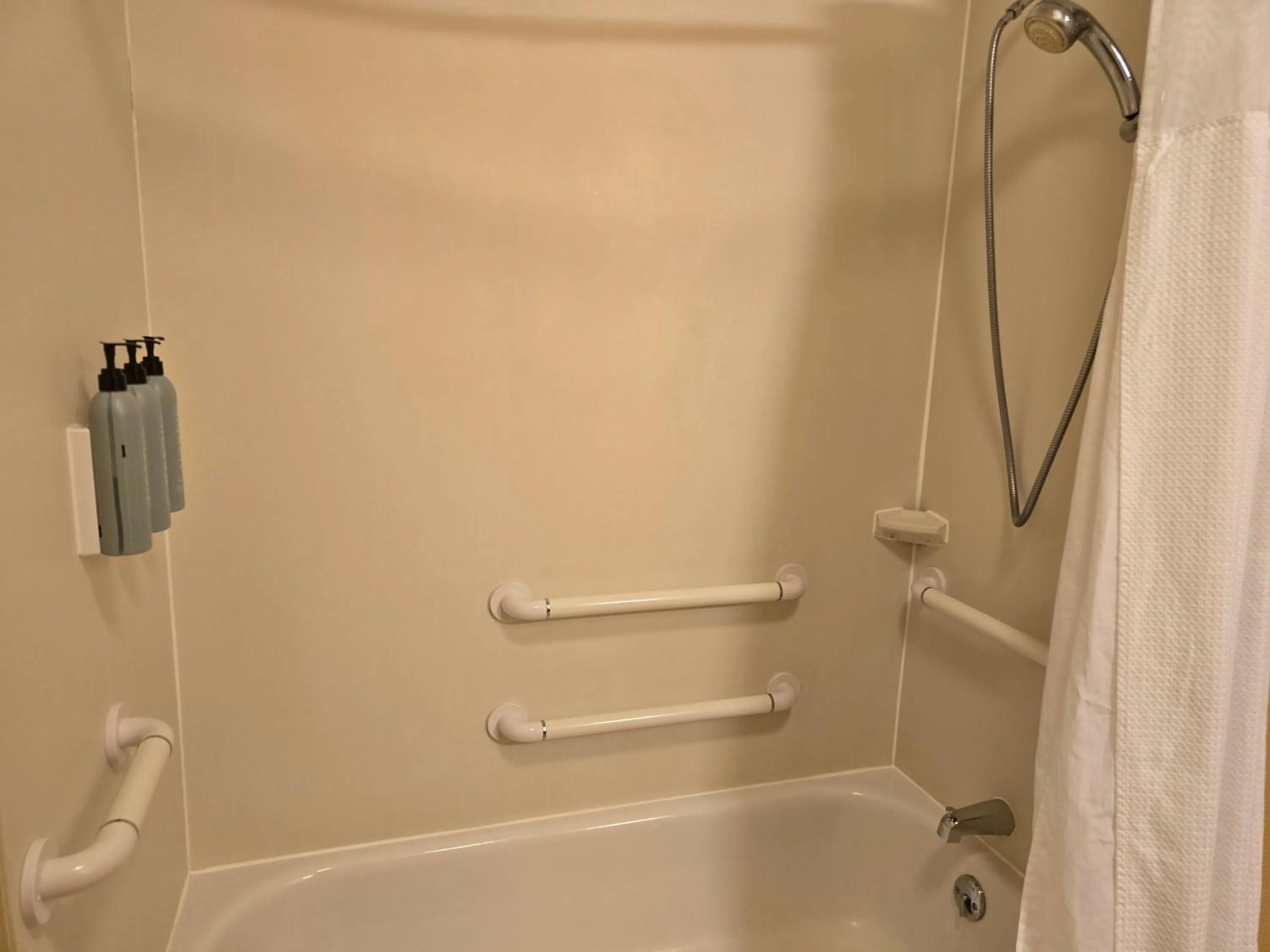 Bathroom in Courtyard Altoona