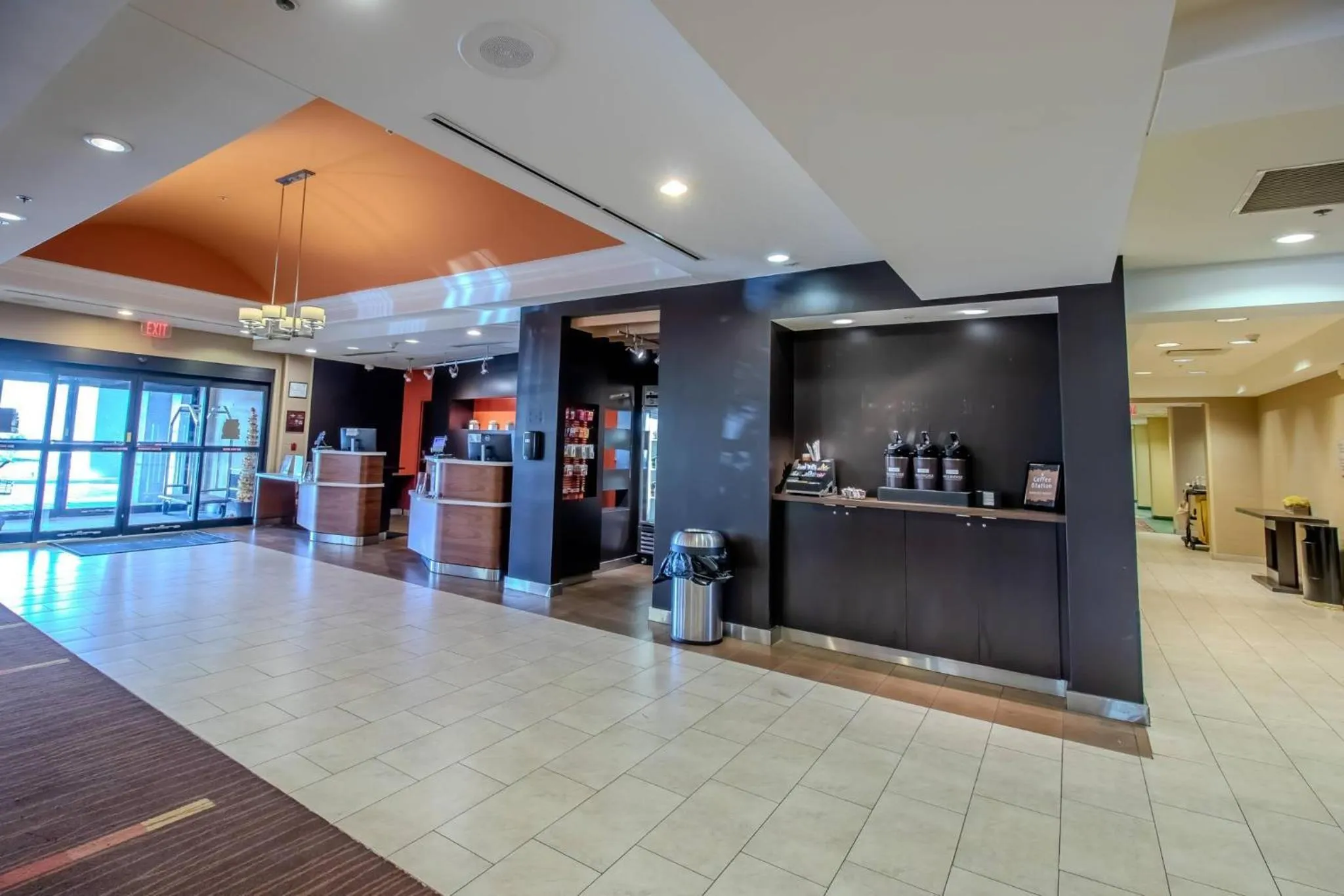 Lobby or reception in Country Inn & Suites by Radisson, Convention Center