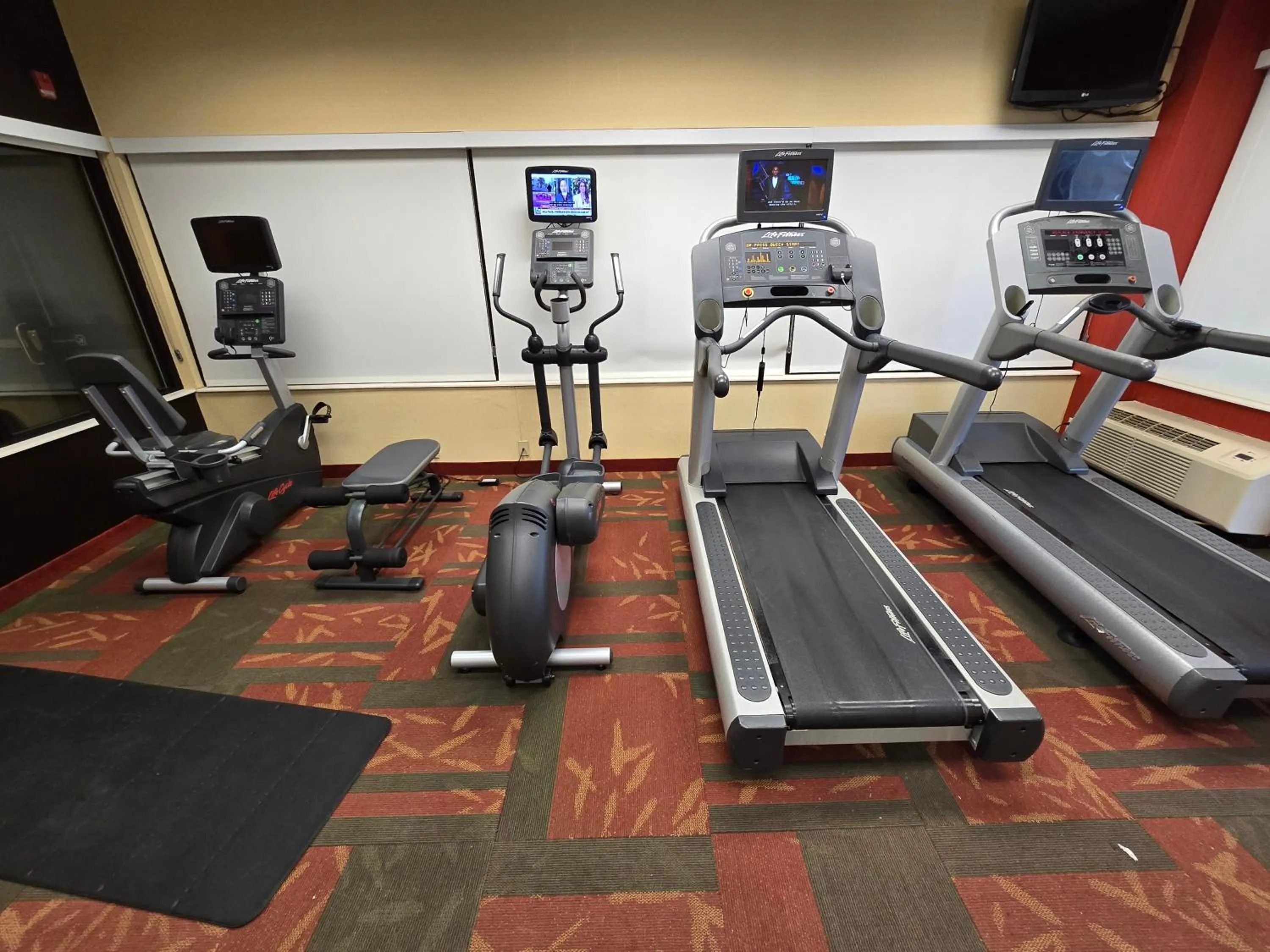 Fitness centre/facilities in Courtyard Altoona