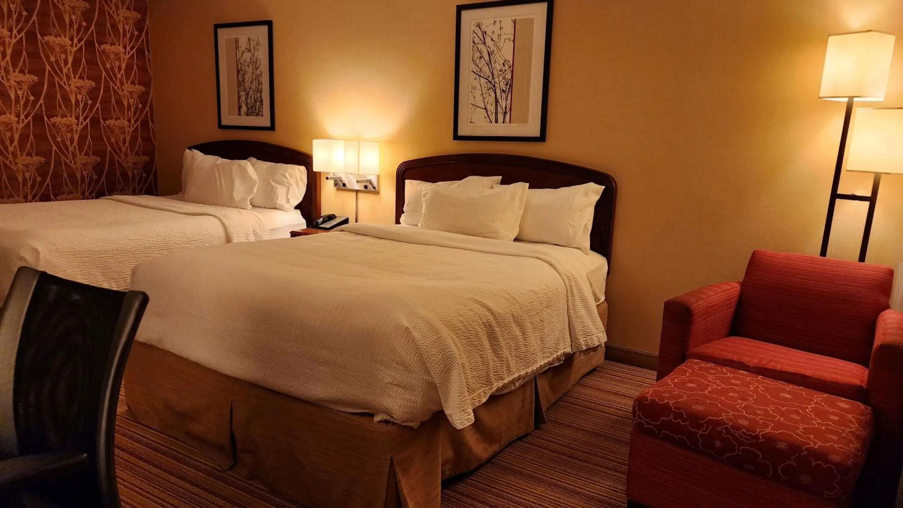 Bedroom, Bed in Courtyard Altoona