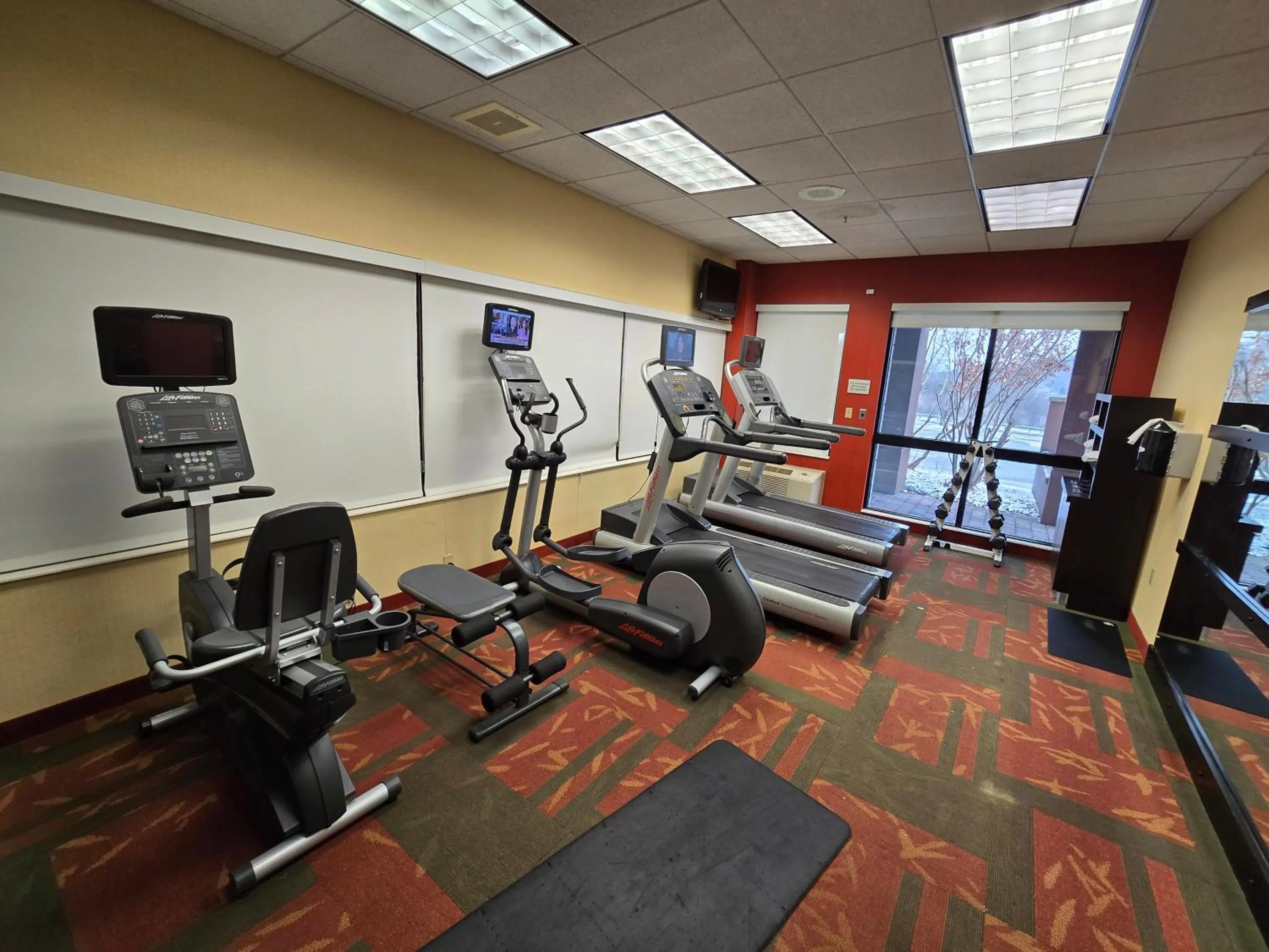 Fitness centre/facilities in Courtyard Altoona