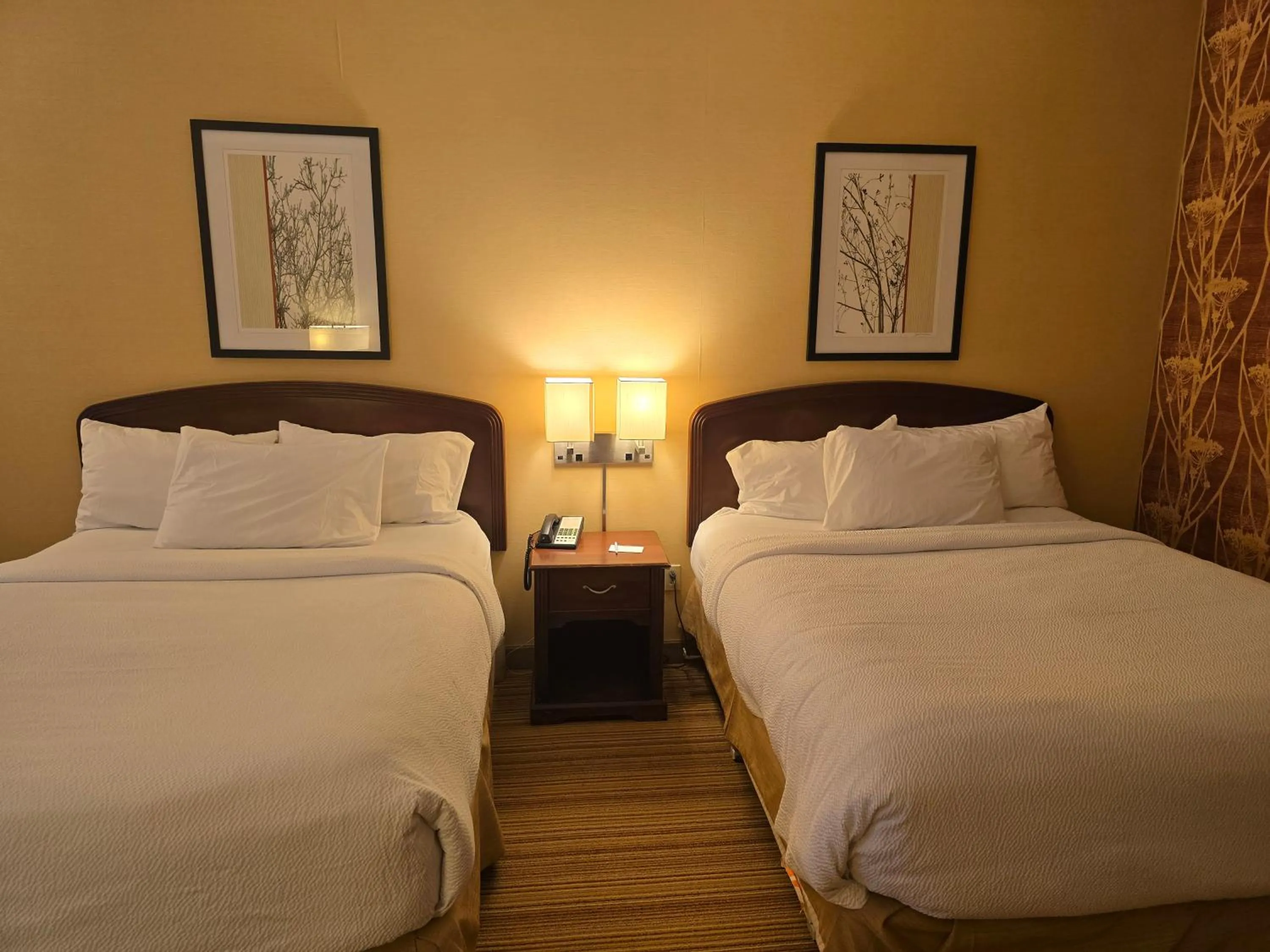 Bedroom, Bed in Courtyard Altoona