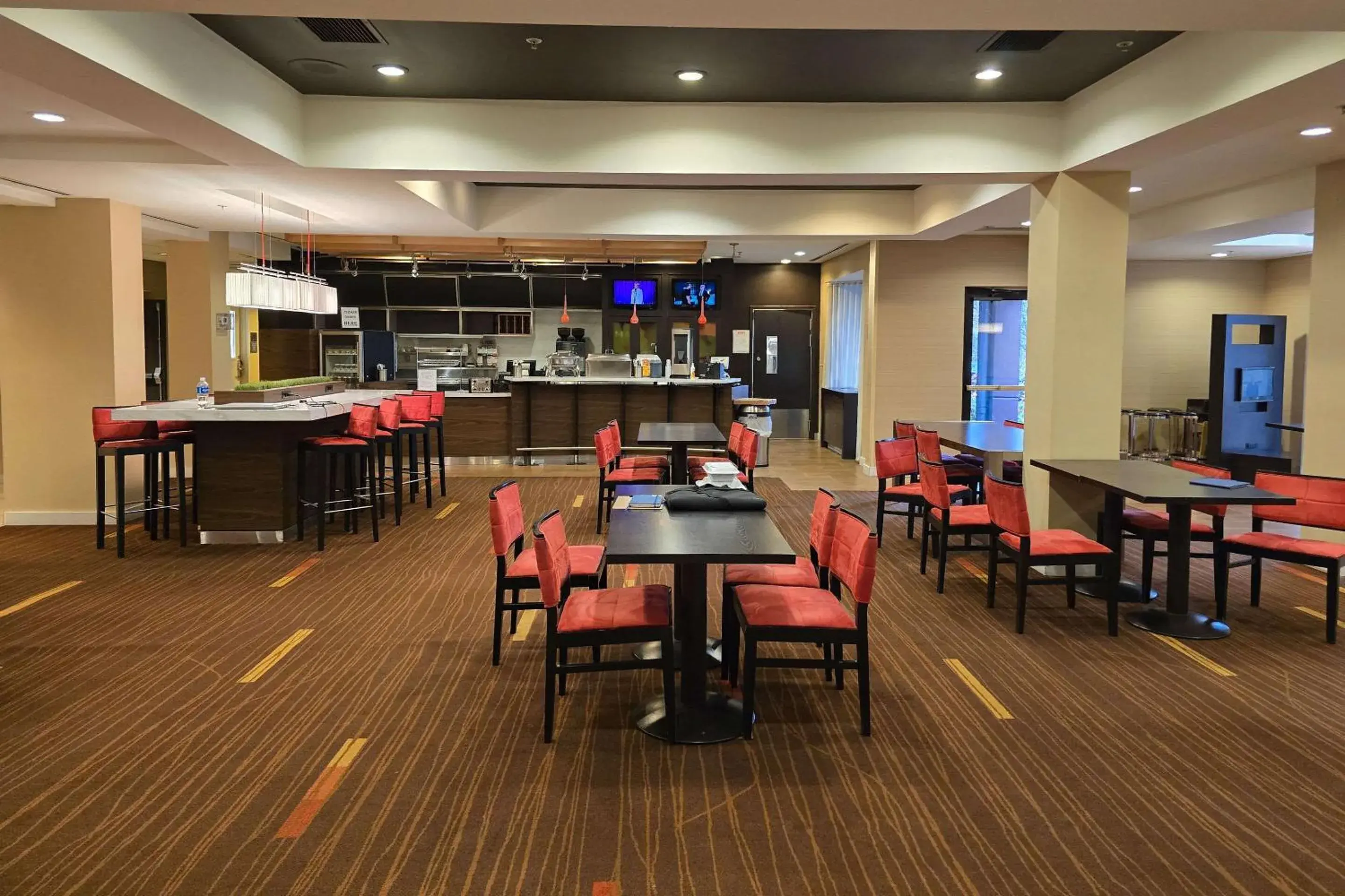 Lounge or bar in Courtyard Altoona Lounge or bar in Courtyard Altoona
