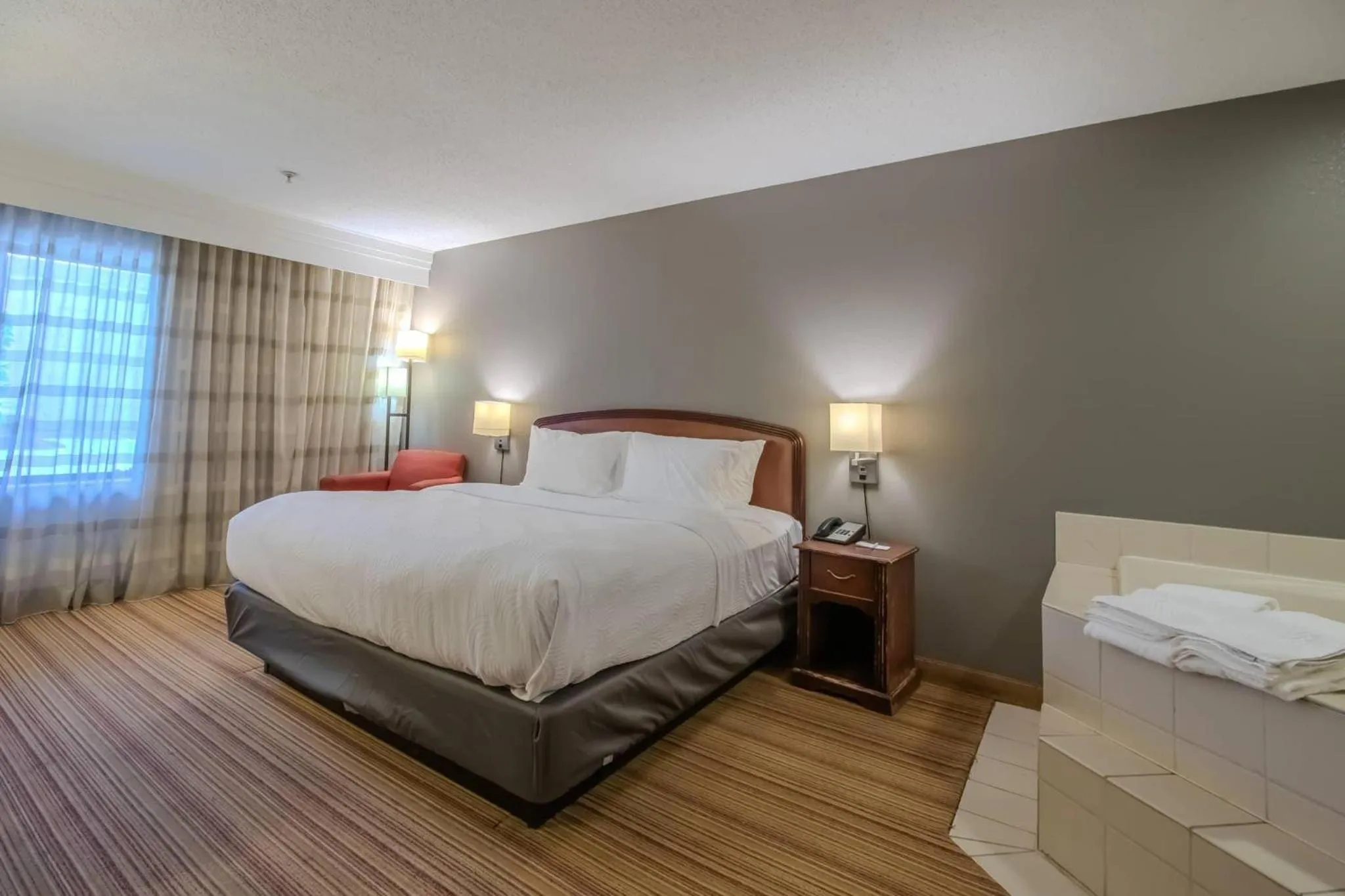 Bedroom, Bed in Country Inn & Suites by Radisson, Convention Center