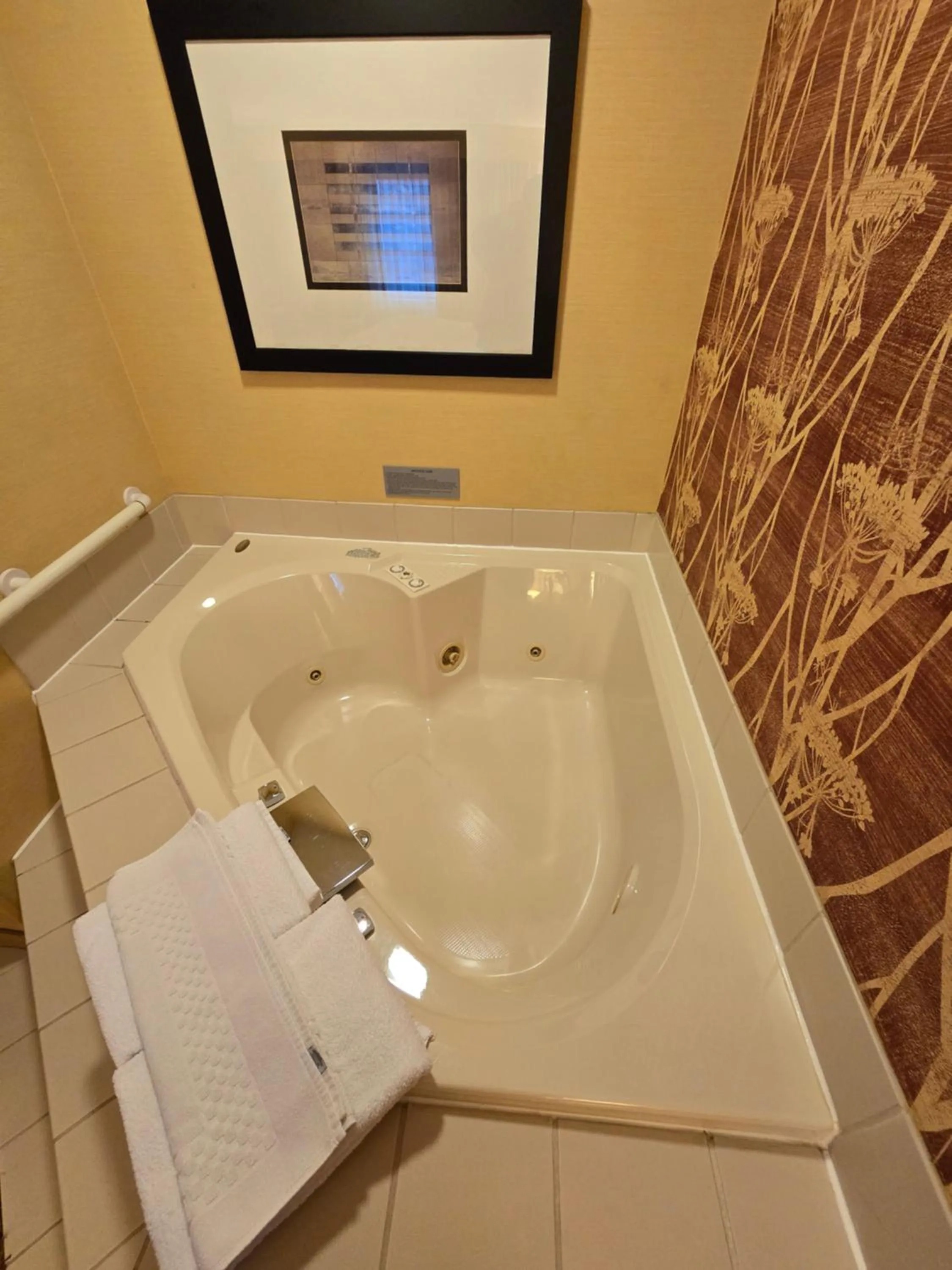 Hot Tub in Courtyard Altoona