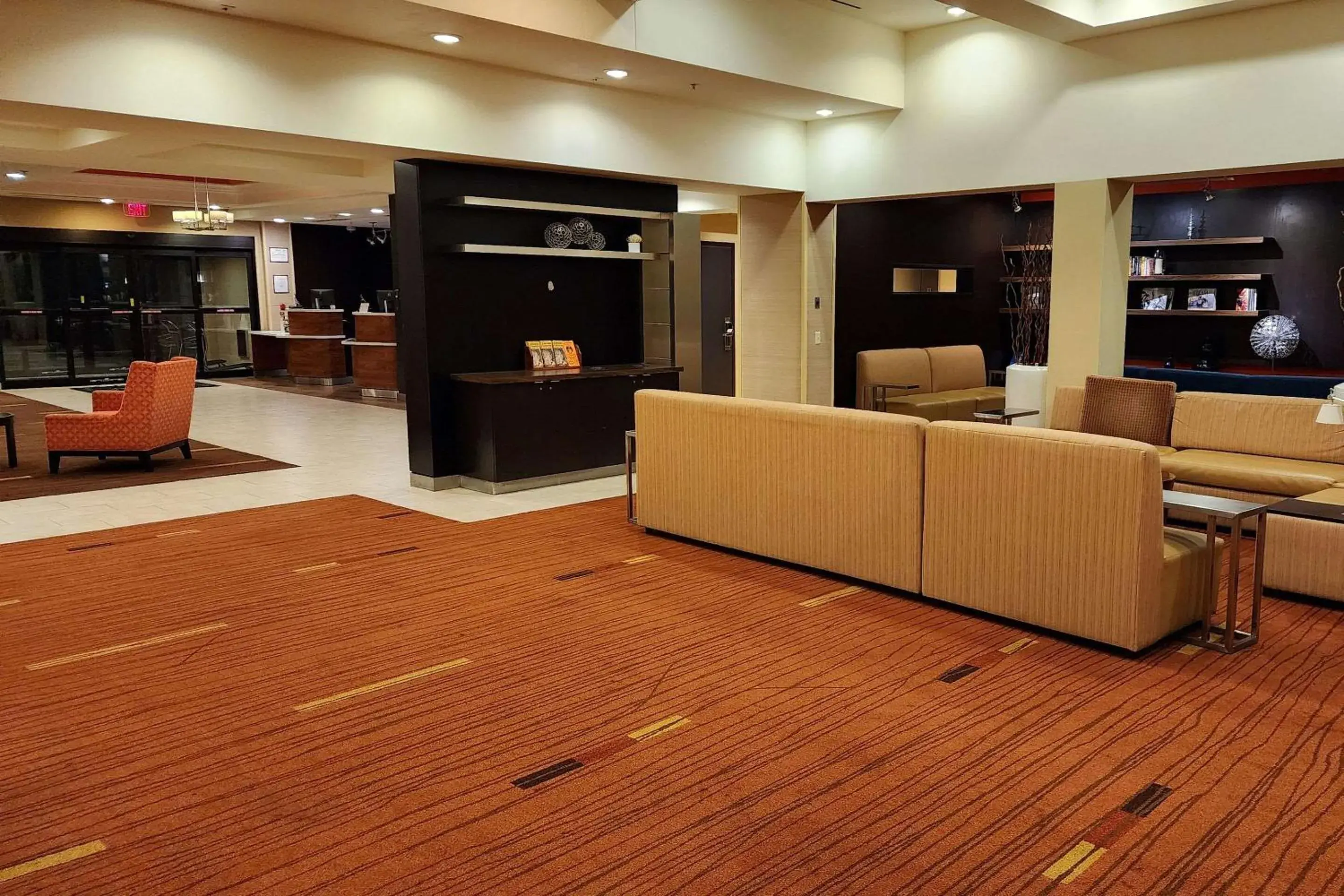 Lobby or reception in Courtyard Altoona Lobby or reception in Courtyard Altoona