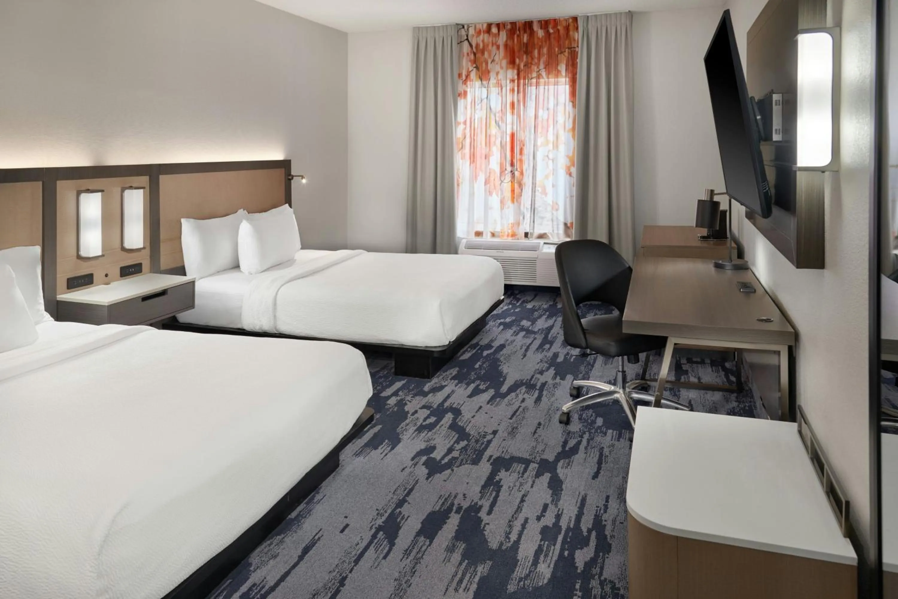 Photo of the whole room, Bed in Fairfield Inn & Suites Cartersville