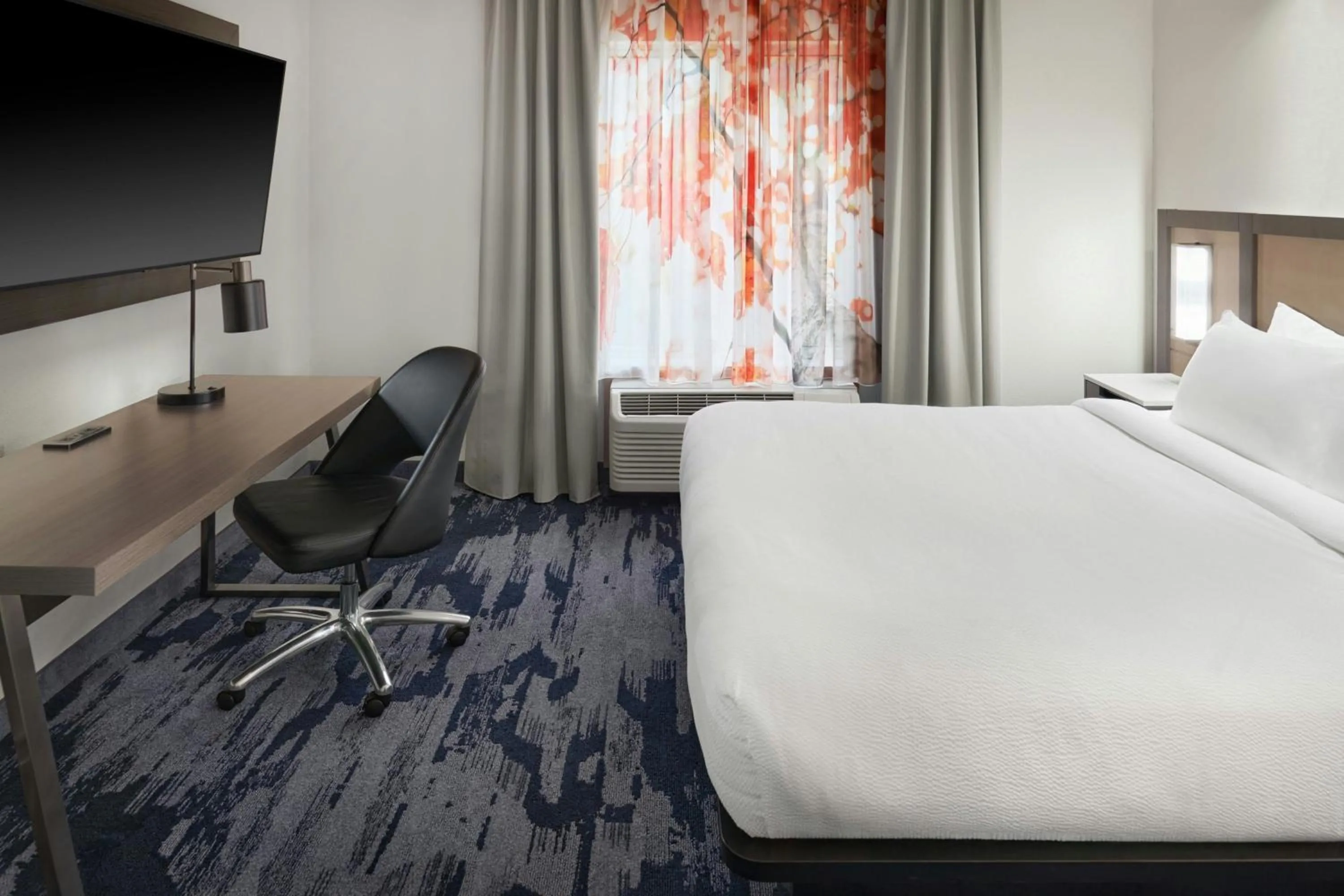 Bedroom, Bed in Fairfield Inn & Suites Cartersville