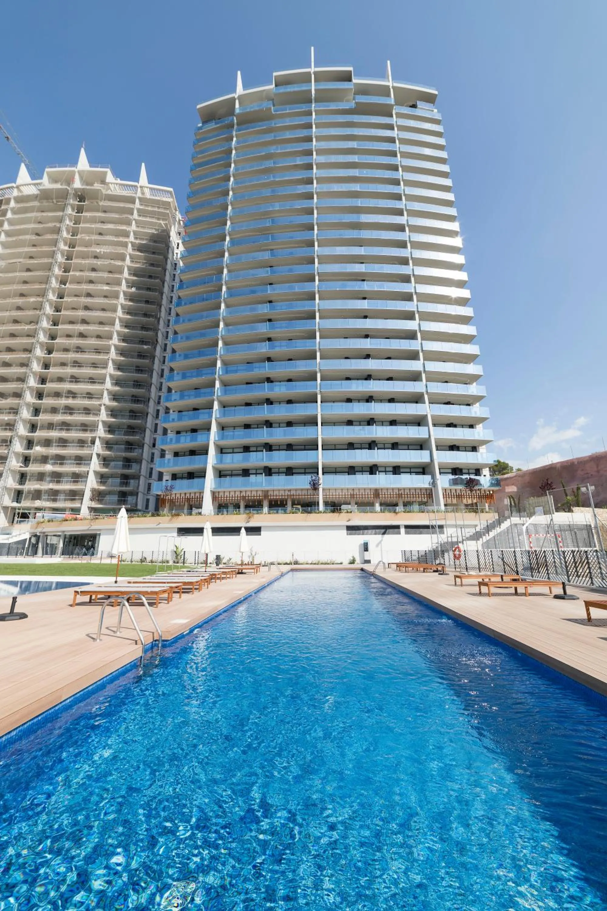 Swimming pool in Sunset Drive Benidorm by Mar Holidays