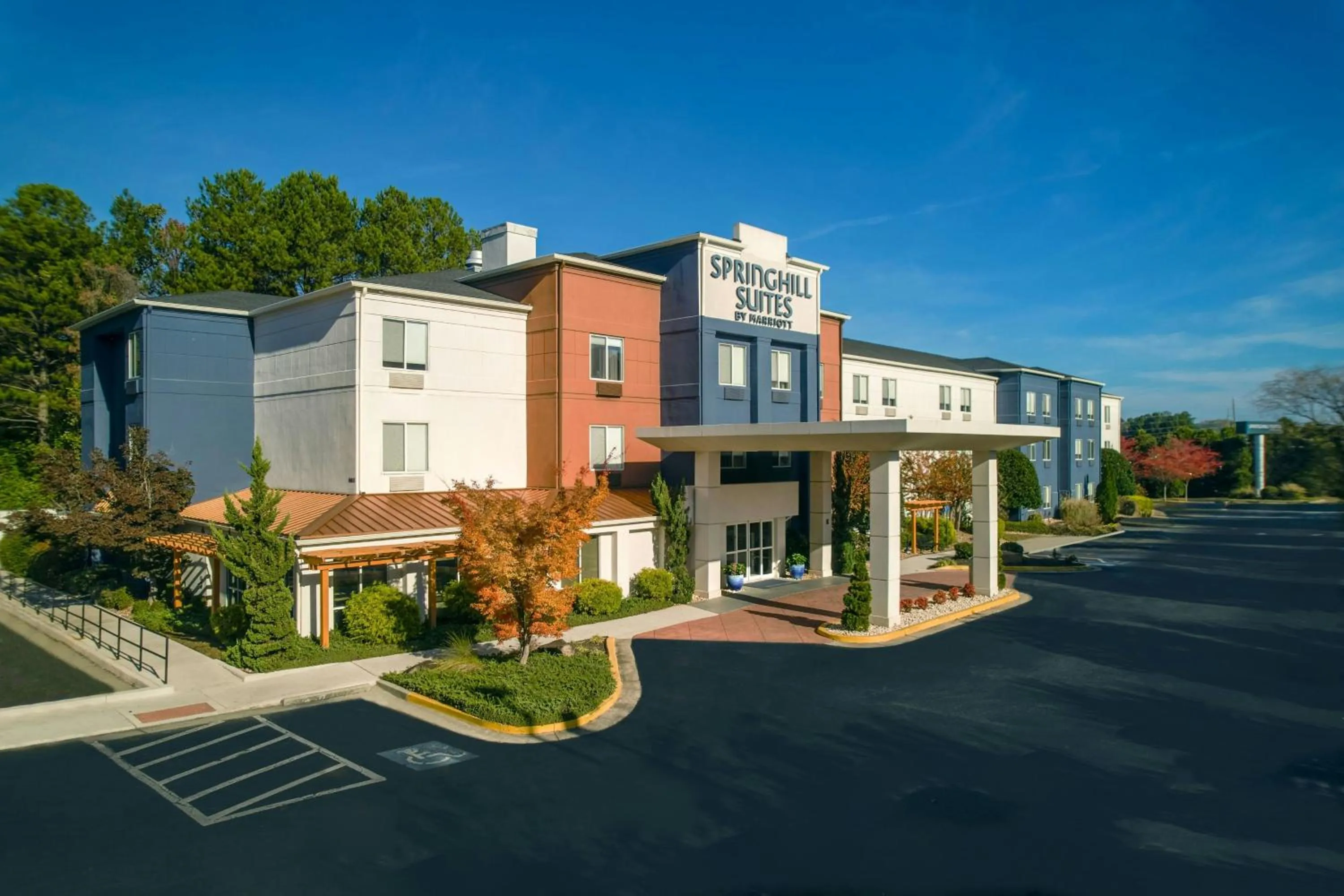 Property building in SpringHill Suites by Marriott Atlanta Six Flags