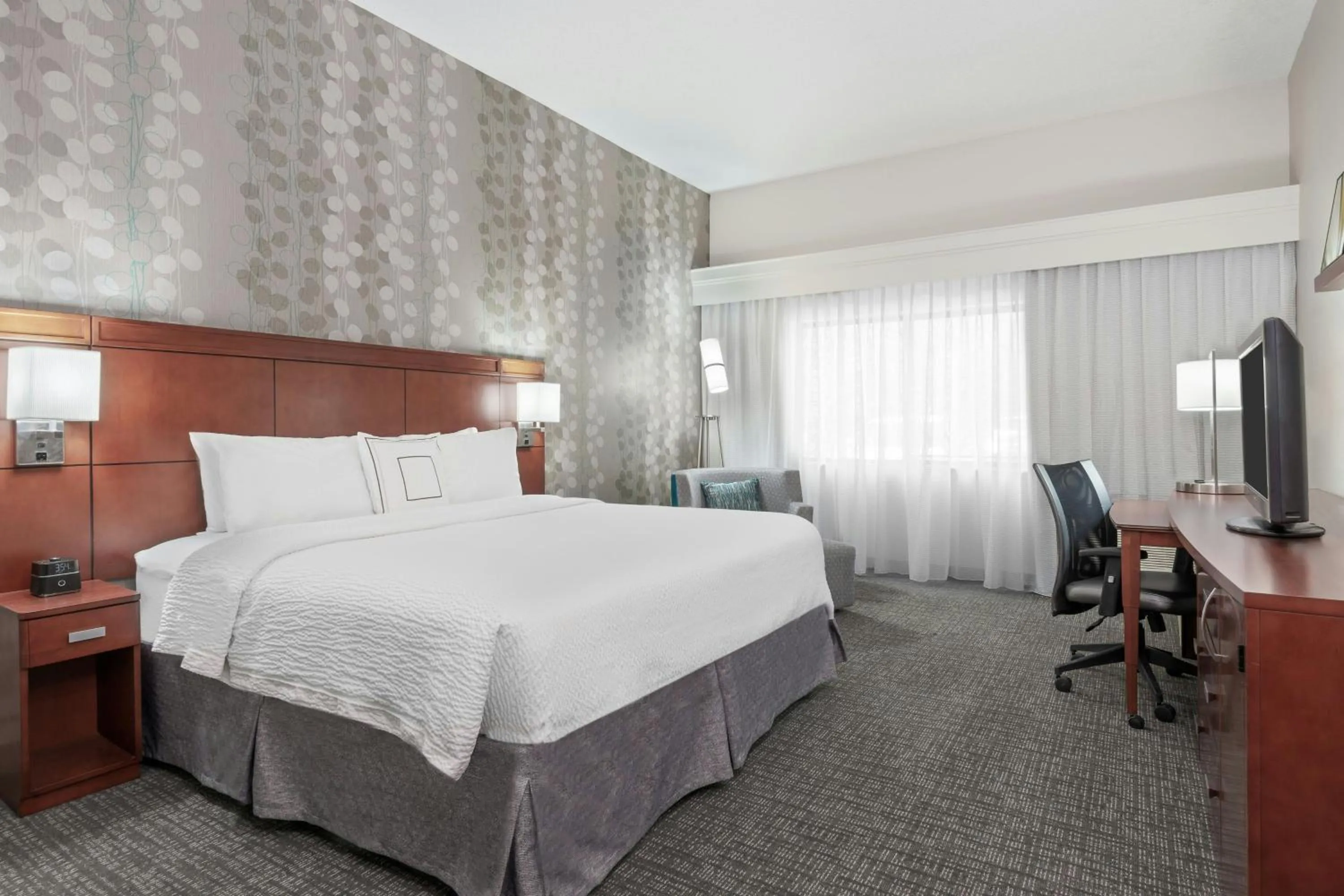 Photo of the whole room, Bed in Courtyard Asheville