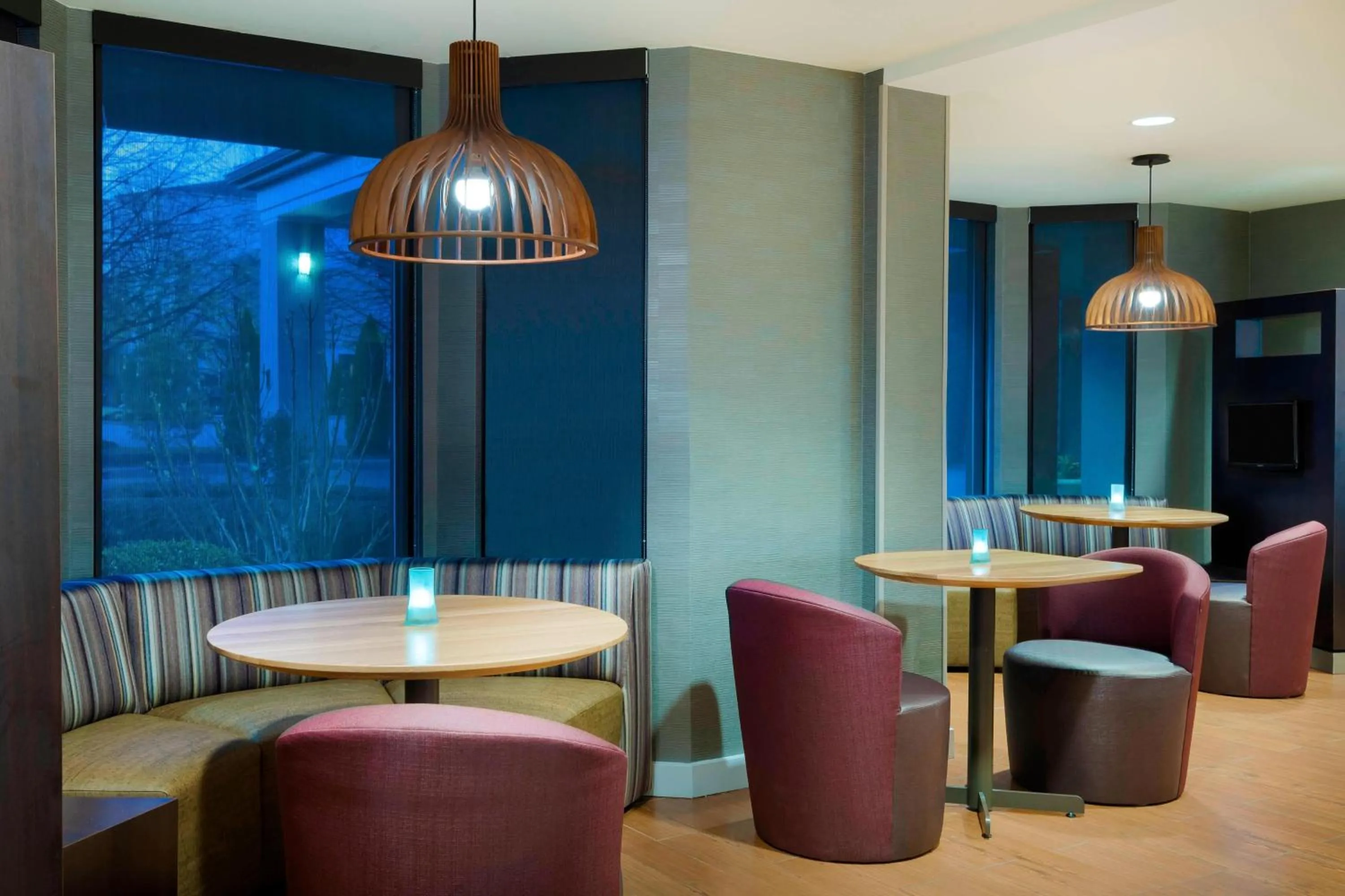 Restaurant/places to eat in Courtyard Asheville