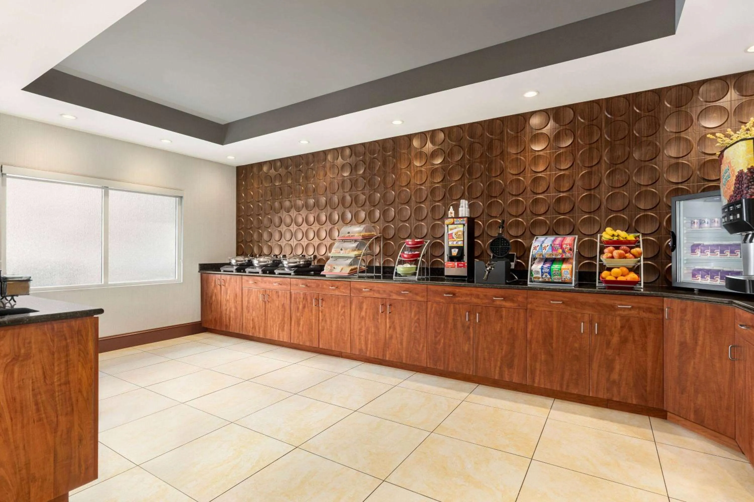 Breakfast in Wingate by Wyndham Fletcher at Asheville Airport