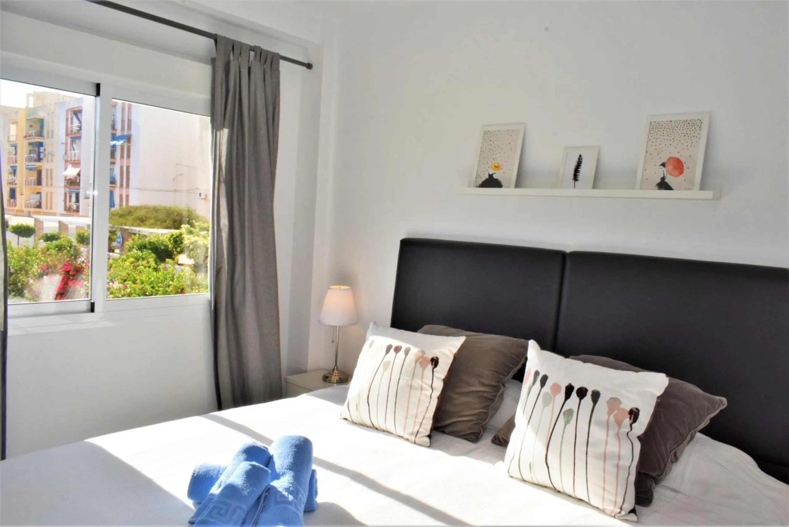 Bed in Edf Gaviota 1º2