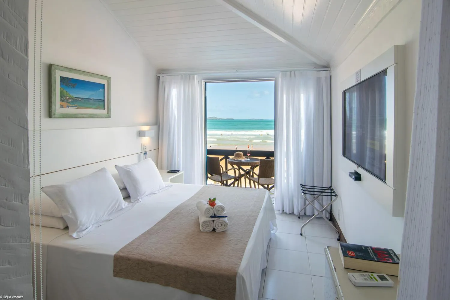 Photo of the whole room, Bed in Chez Pitu Praia Hotel