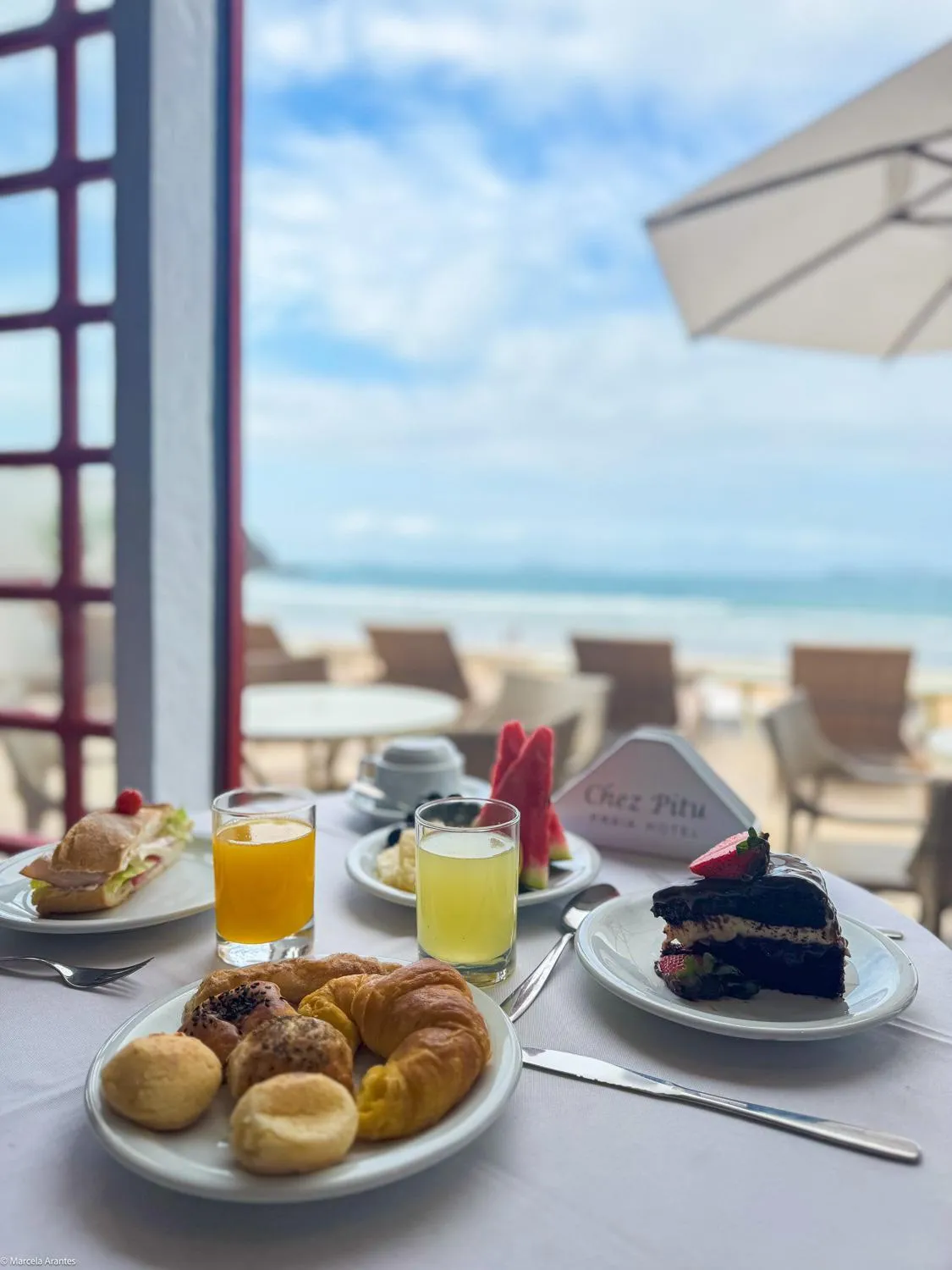 Restaurant/places to eat in Chez Pitu Praia Hotel