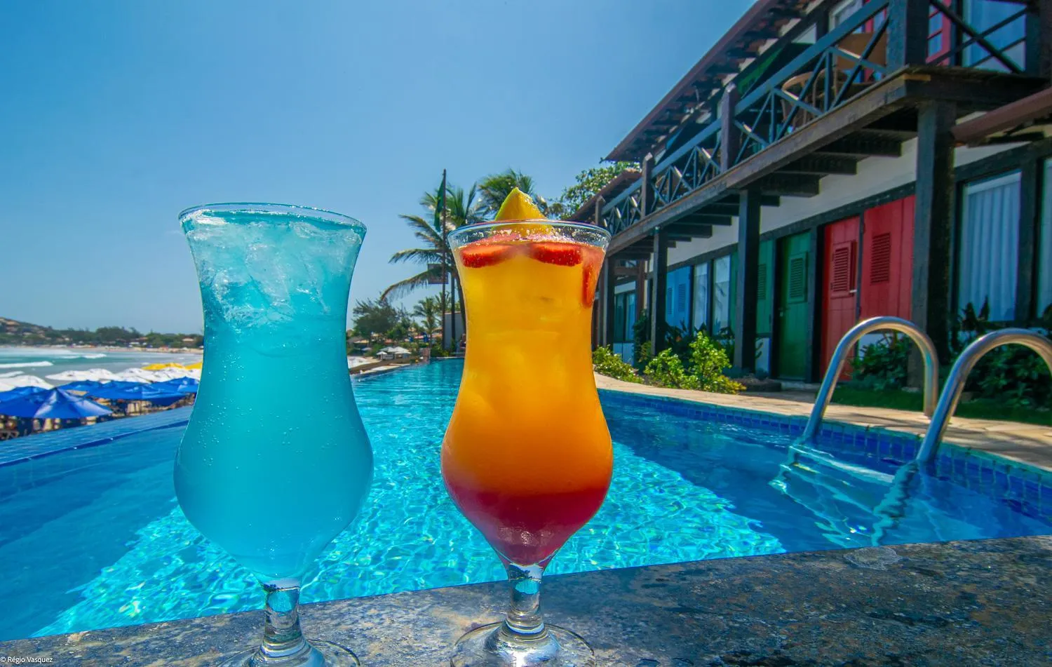 Swimming pool in Chez Pitu Praia Hotel
