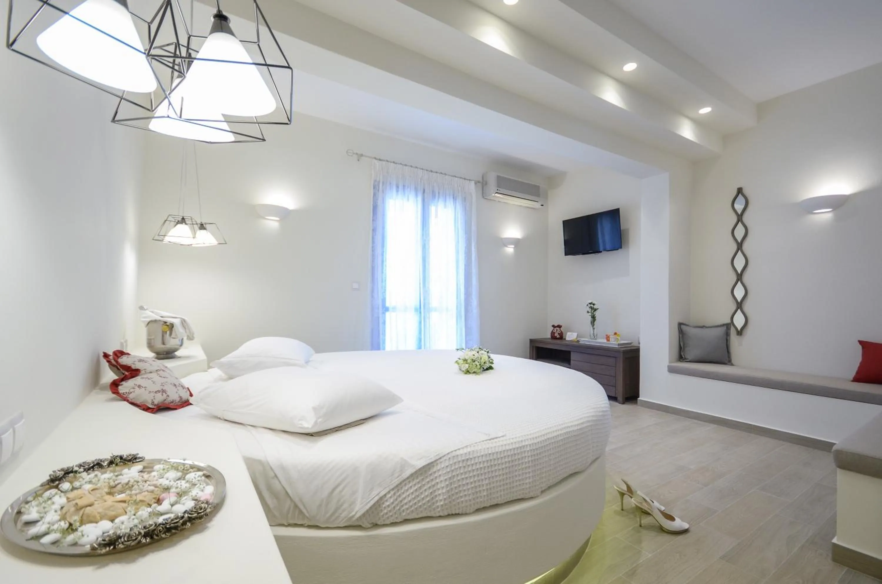 Property building, Bed in Alkyoni Beach Hotel